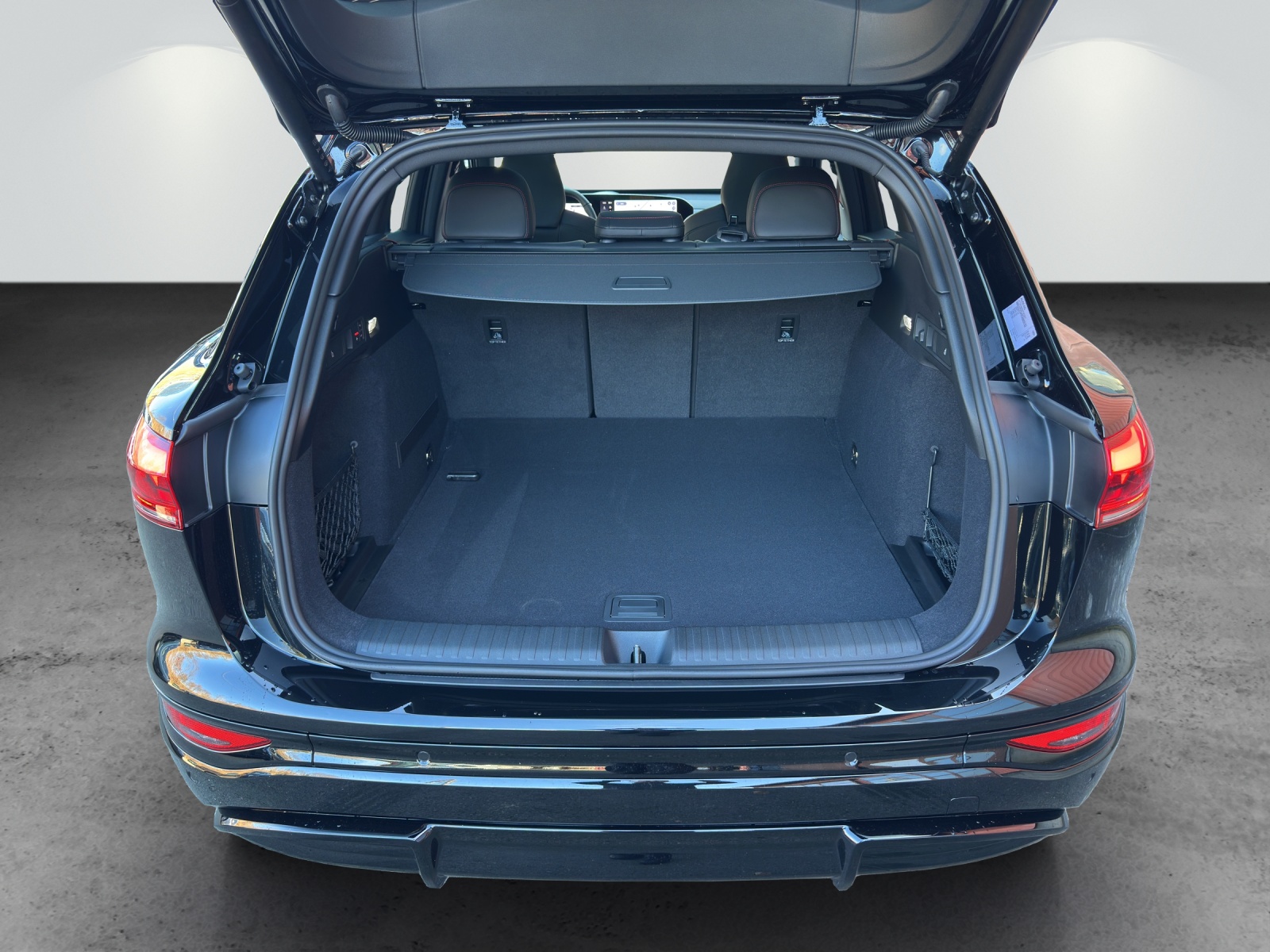AUDI Q6 e-tron quattro-image-9