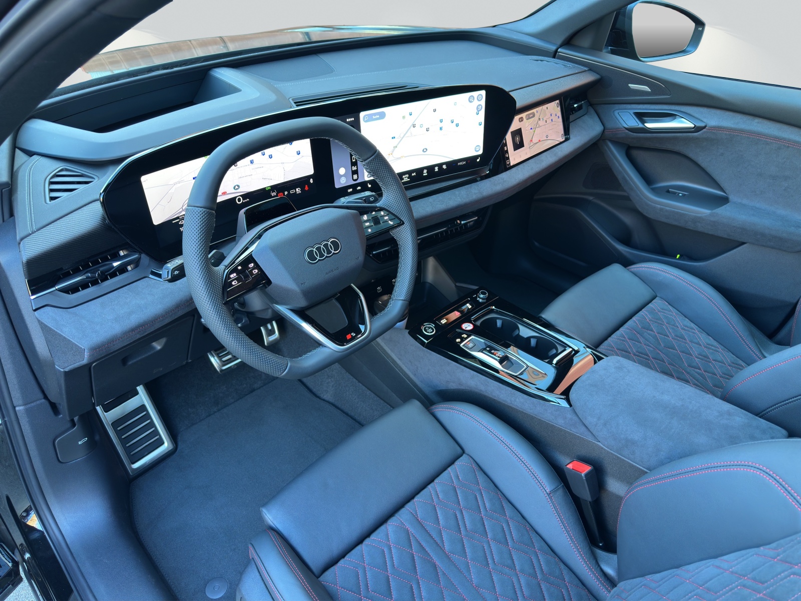AUDI Q6 e-tron quattro-image-4