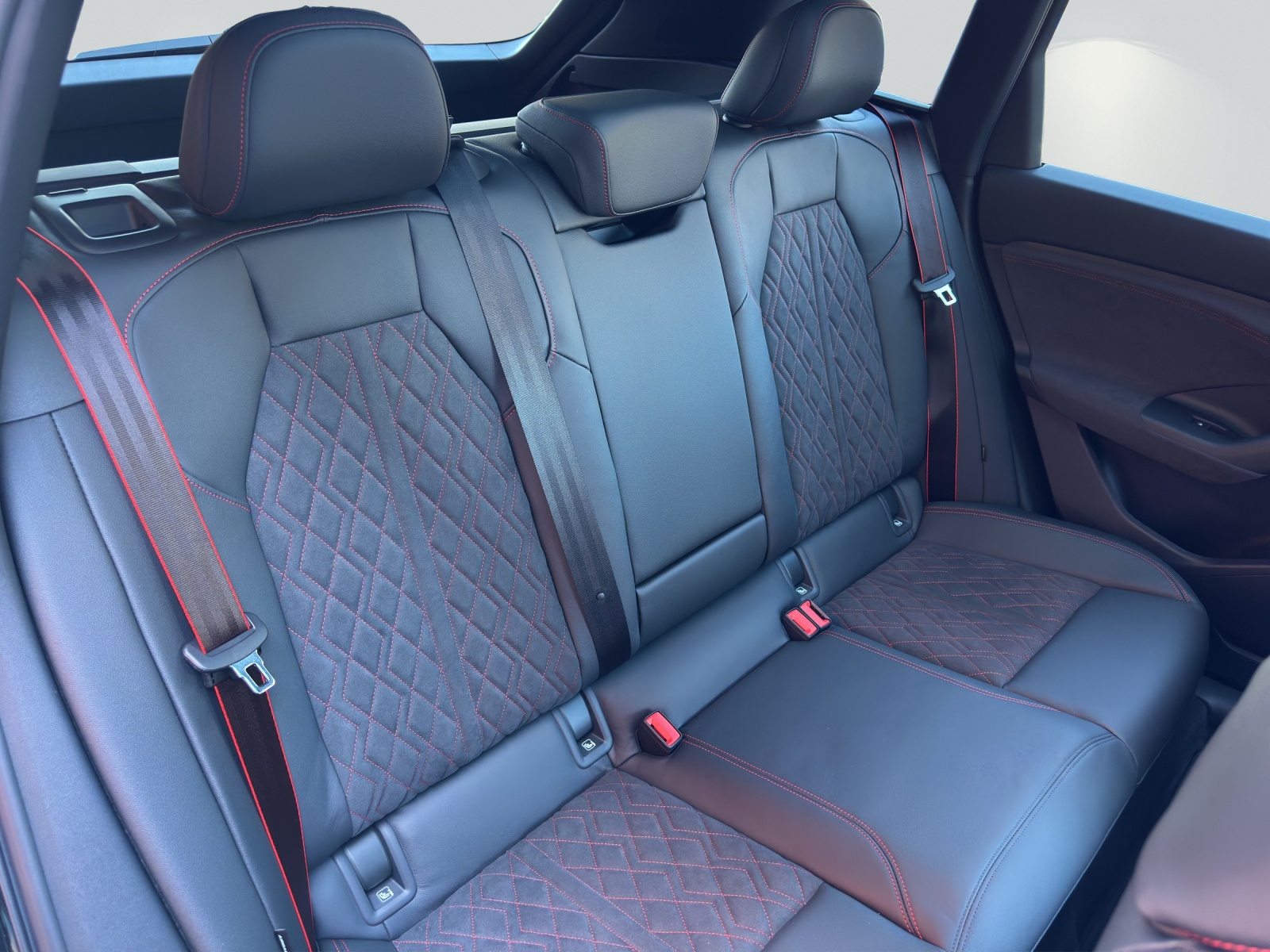 AUDI Q6 e-tron quattro-image-8