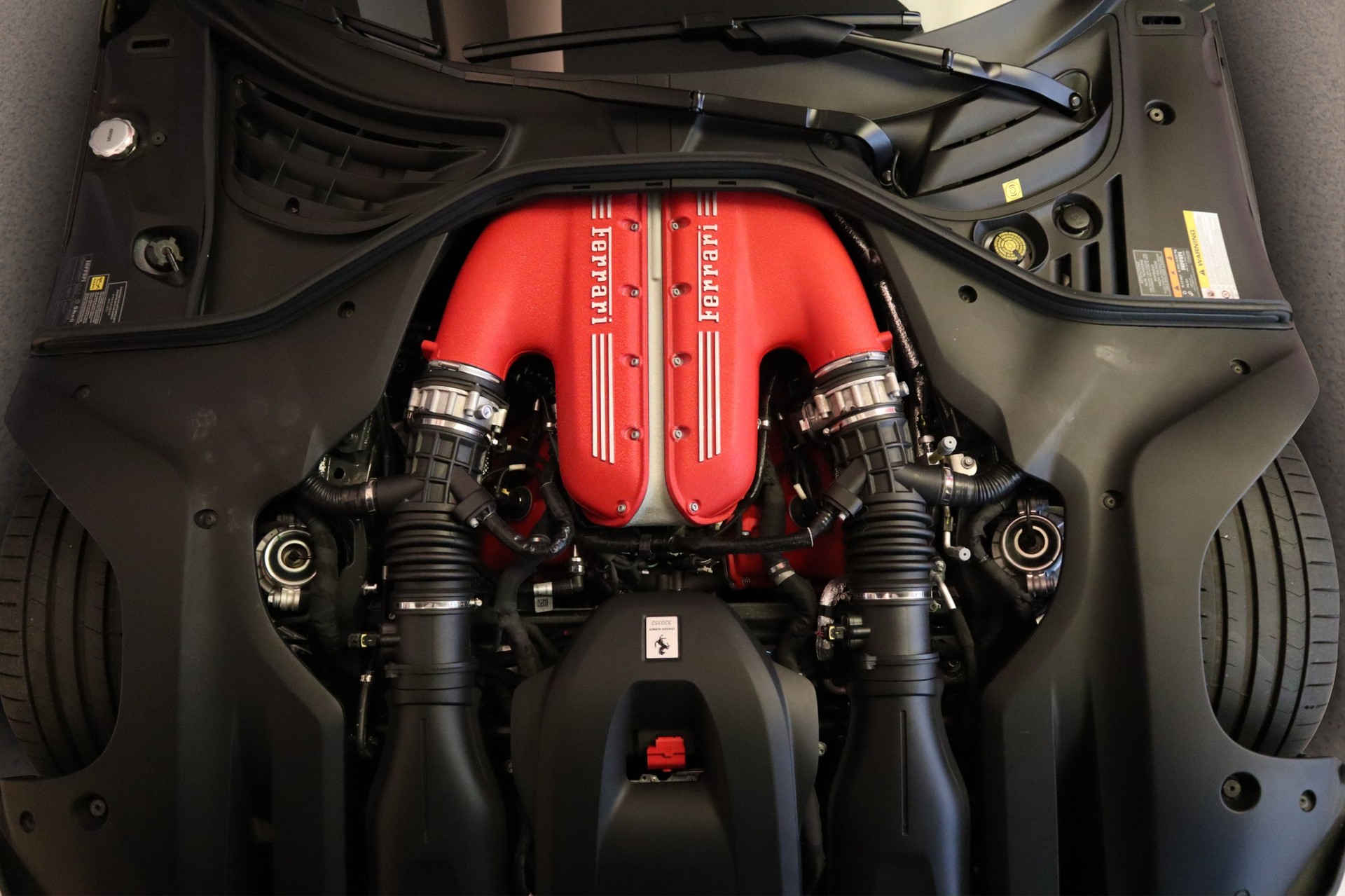 FERRARI 12 Cilindri-image-23