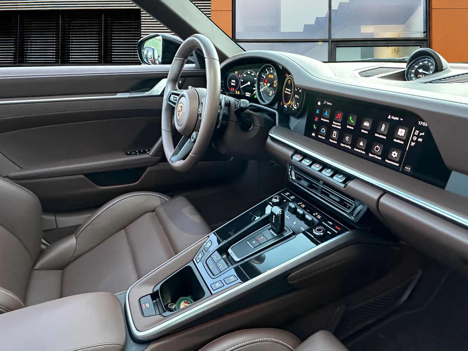 PORSCHE 911 Carrera 4S Cabriolet PDK / CH-Auslieferung - Top Ausstattung-image-11