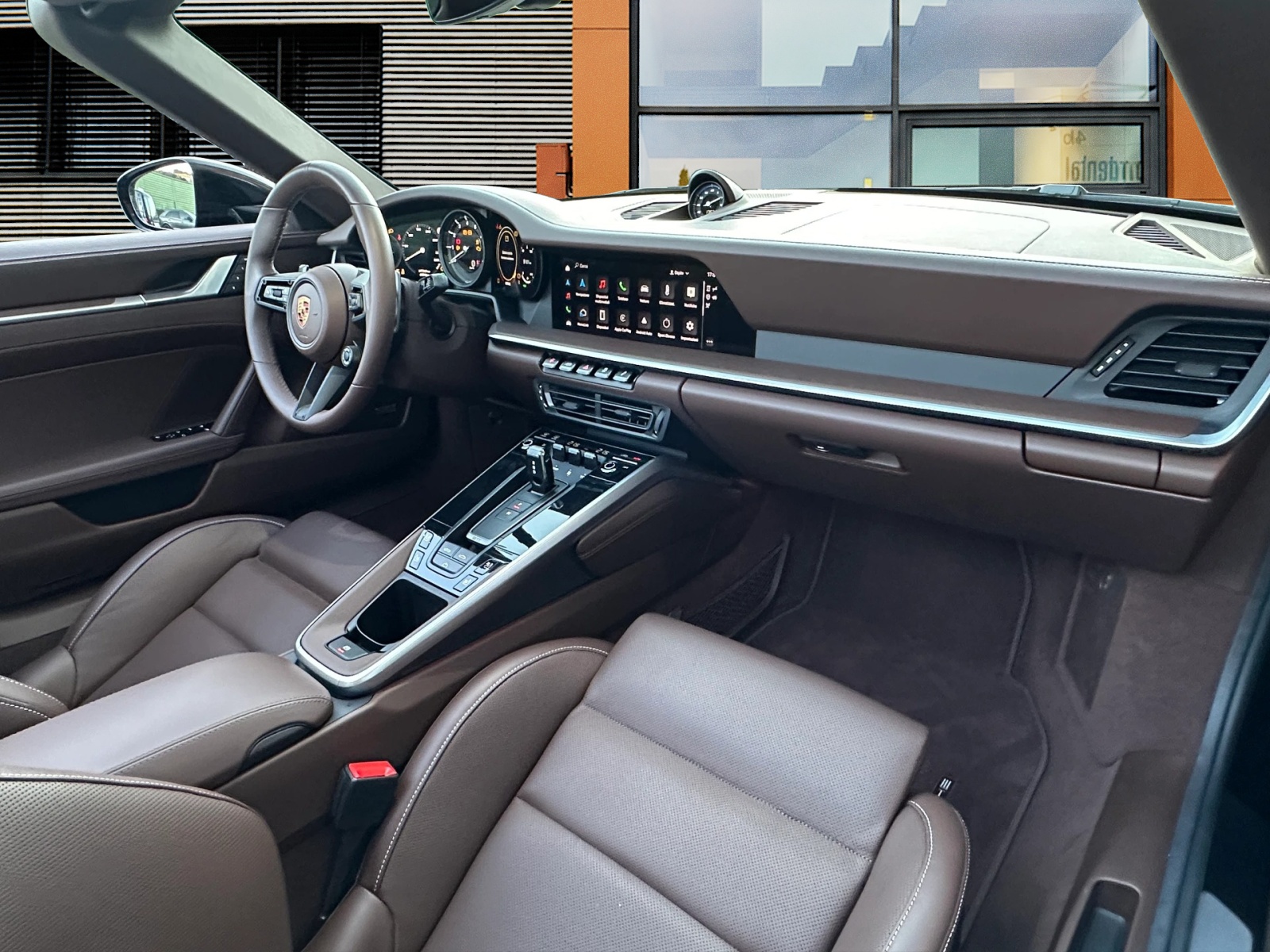 PORSCHE 911 Carrera 4S Cabriolet PDK / CH-Auslieferung - Top Ausstattung-image-12