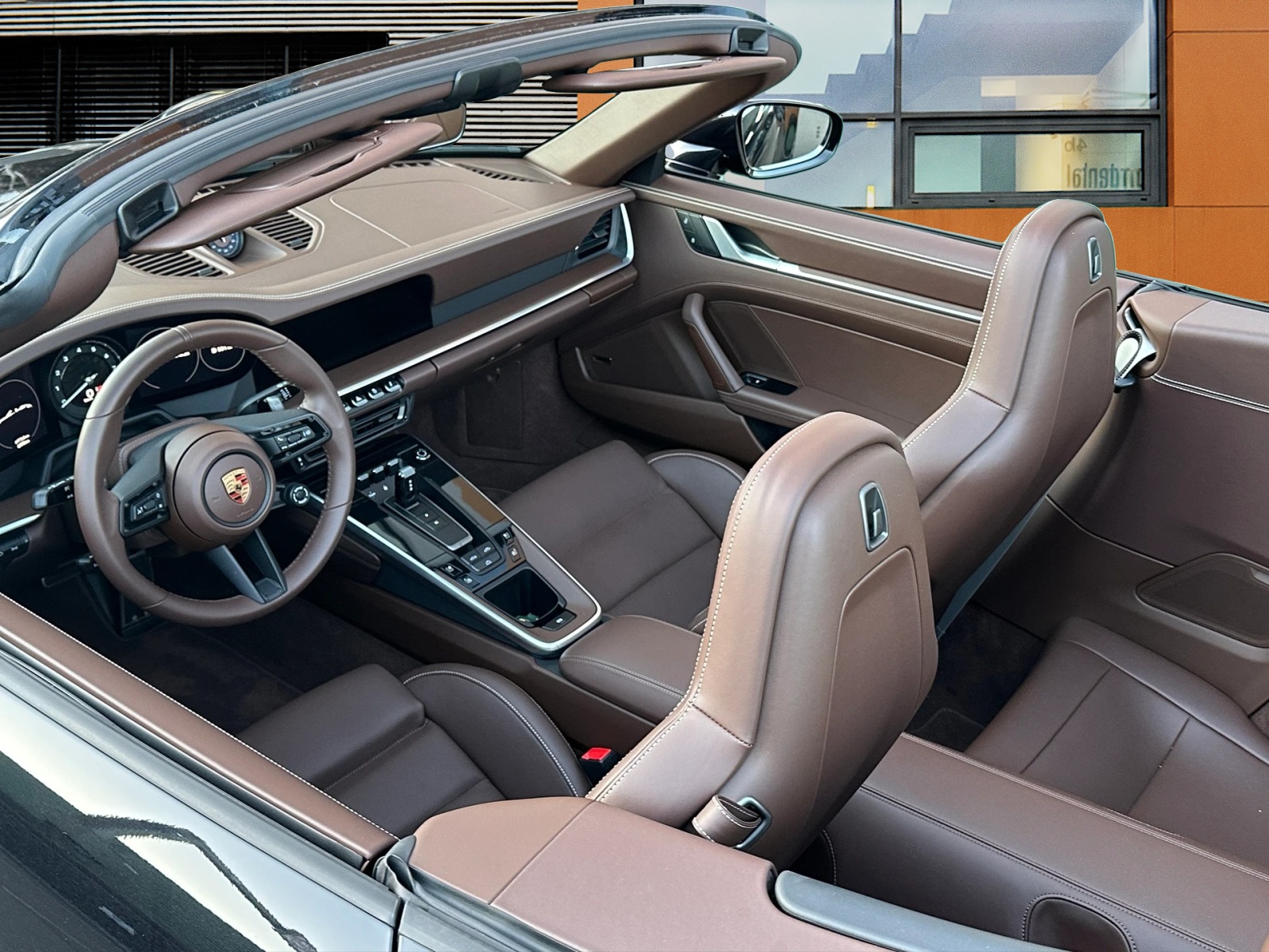 PORSCHE 911 Carrera 4S Cabriolet PDK / CH-Auslieferung - Top Ausstattung-image-10