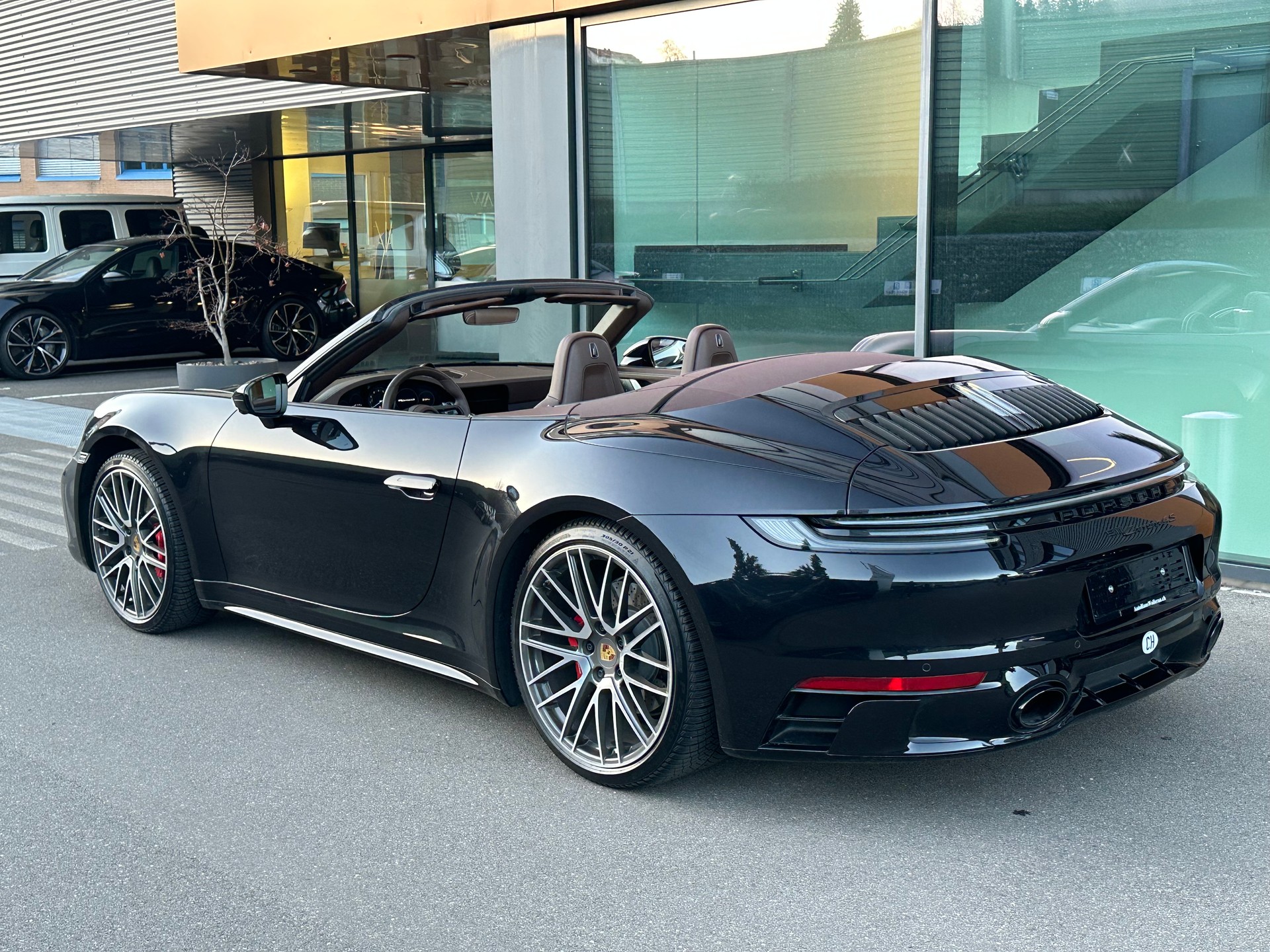 PORSCHE 911 Carrera 4S Cabriolet PDK / CH-Auslieferung - Top Ausstattung-image-2
