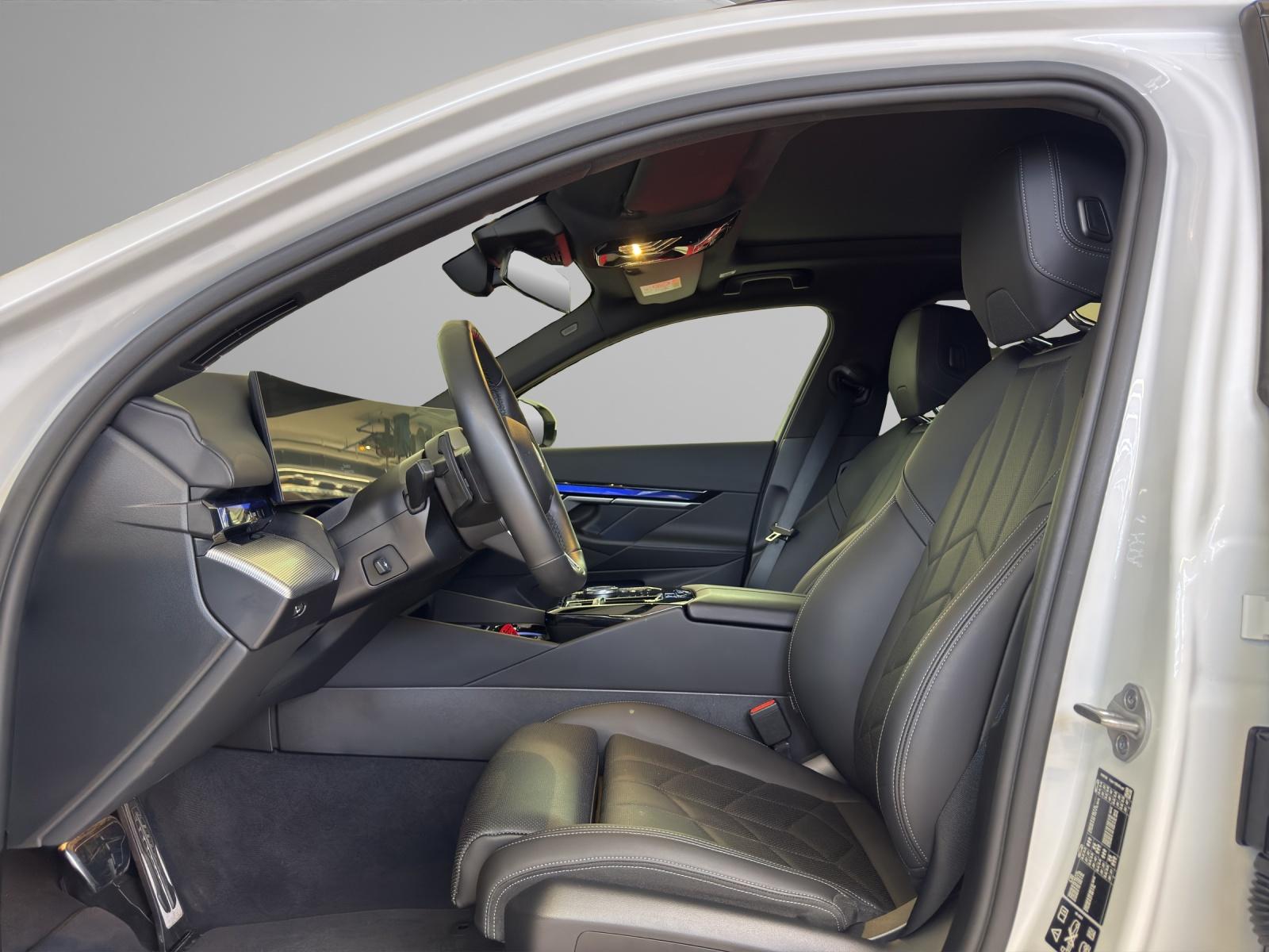 BMW 520d xDrive Touring M-SportPaket-image-10