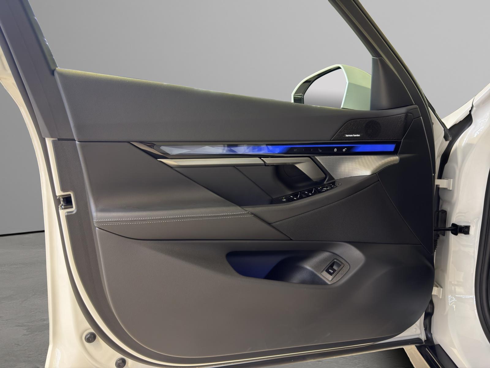 BMW 520d xDrive Touring M-SportPaket-image-8