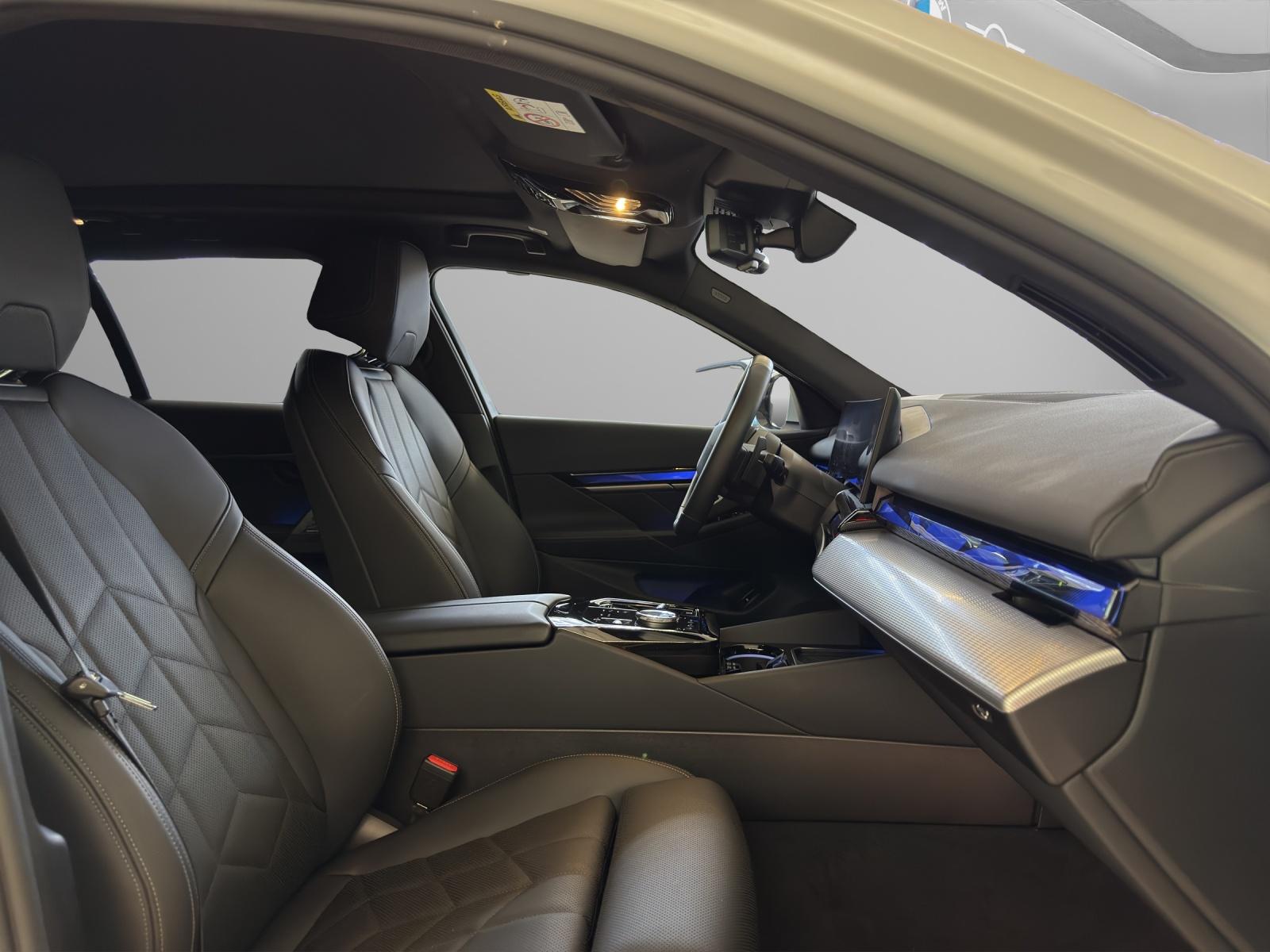 BMW 520d xDrive Touring M-SportPaket-image-18