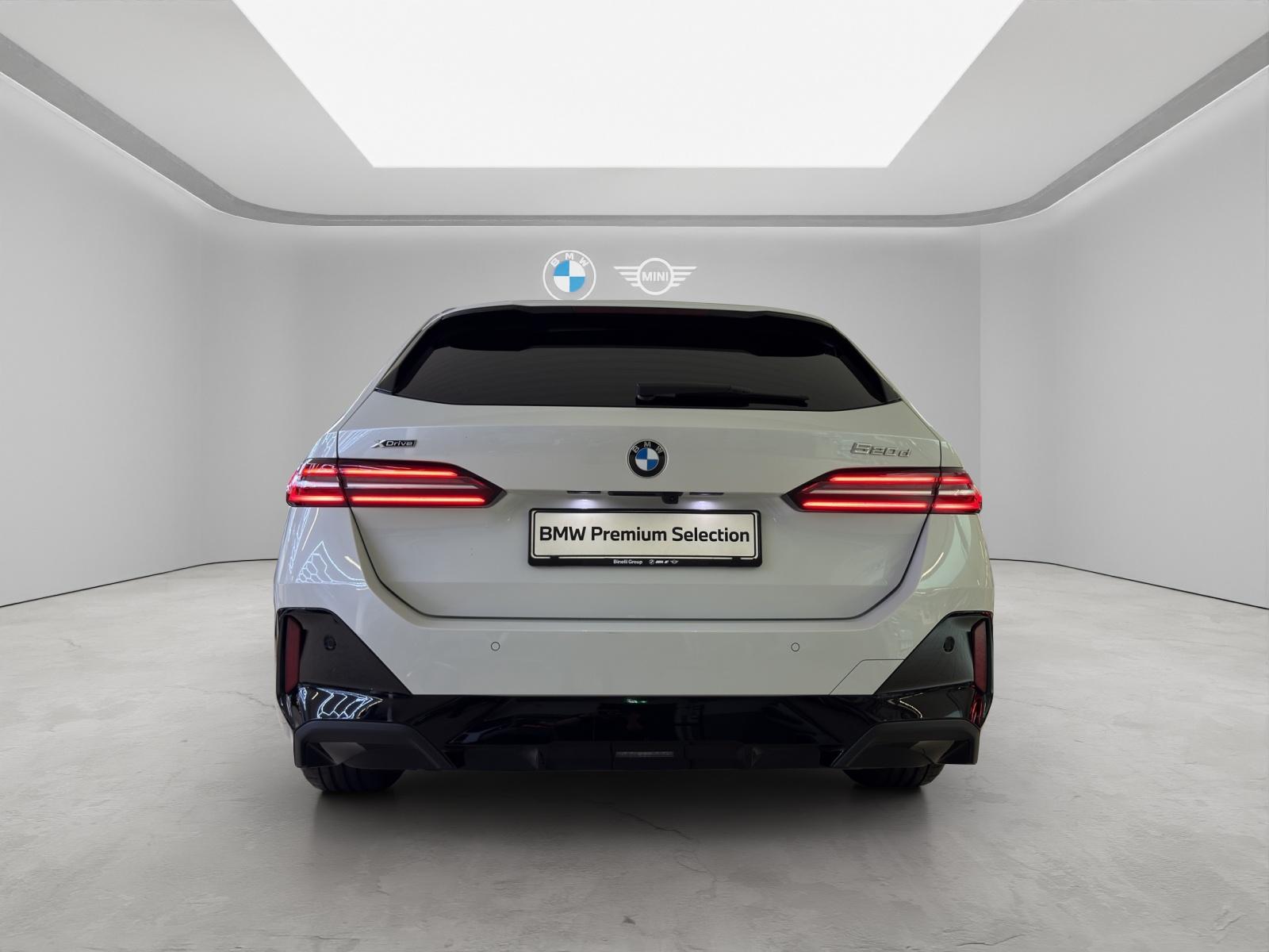 BMW 520d xDrive Touring M-SportPaket-image-3
