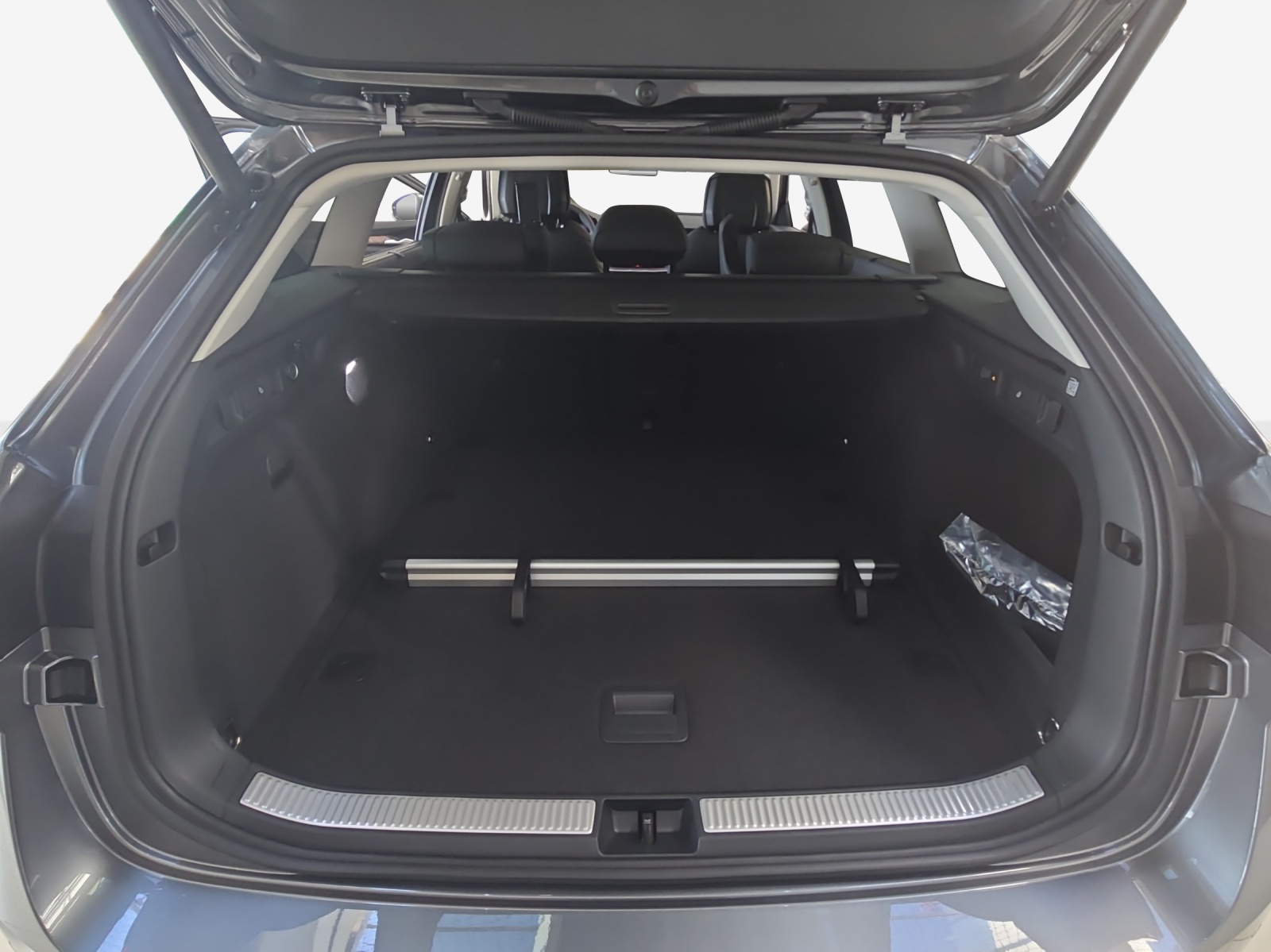 SKODA Superb Combi 2.0 TDi L&K 4x4 DSG-image-12