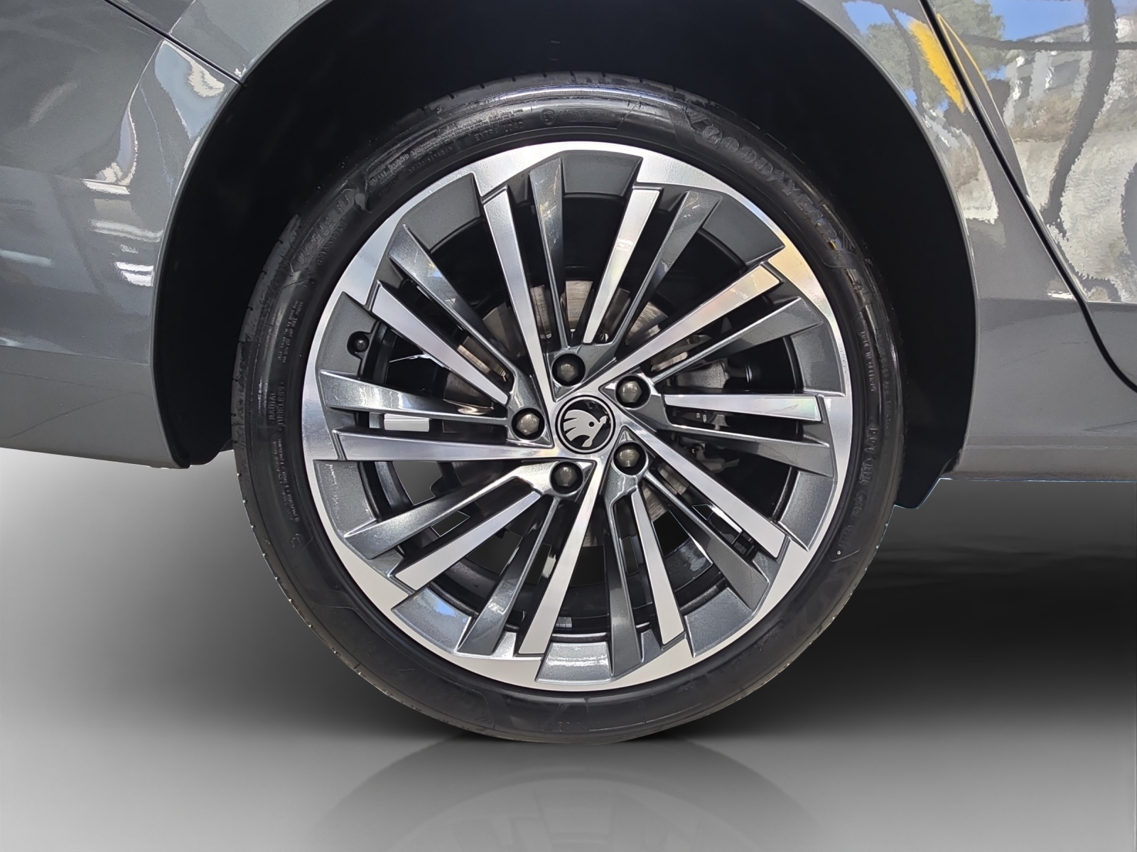 SKODA Superb Combi 2.0 TDi L&K 4x4 DSG-image-13