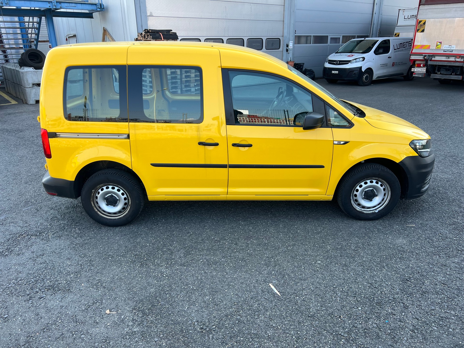 VW Caddy 2.0TDI 4Motion BlueMotion Technology-image-6