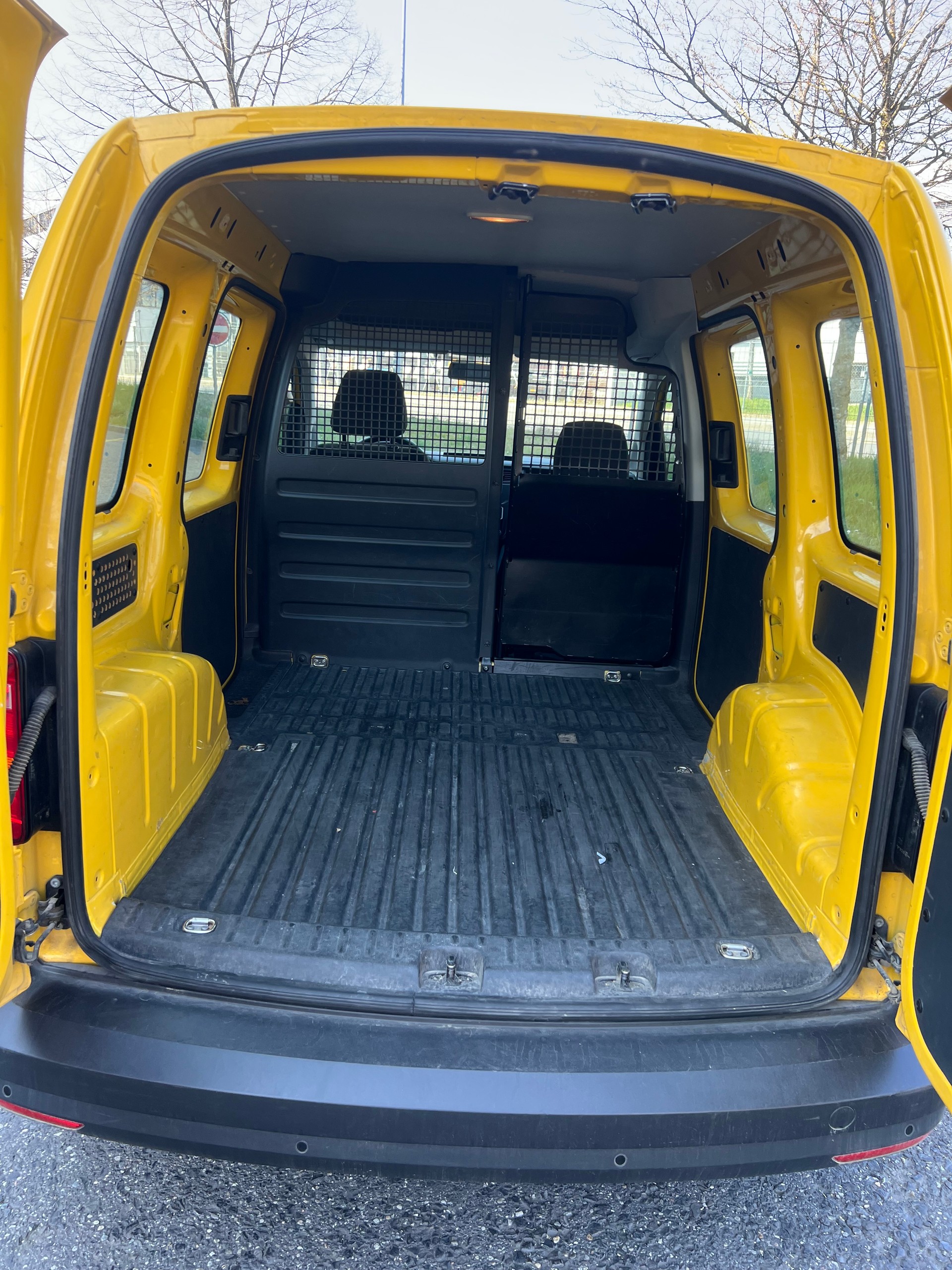 VW Caddy 2.0TDI 4Motion BlueMotion Technology-image-14