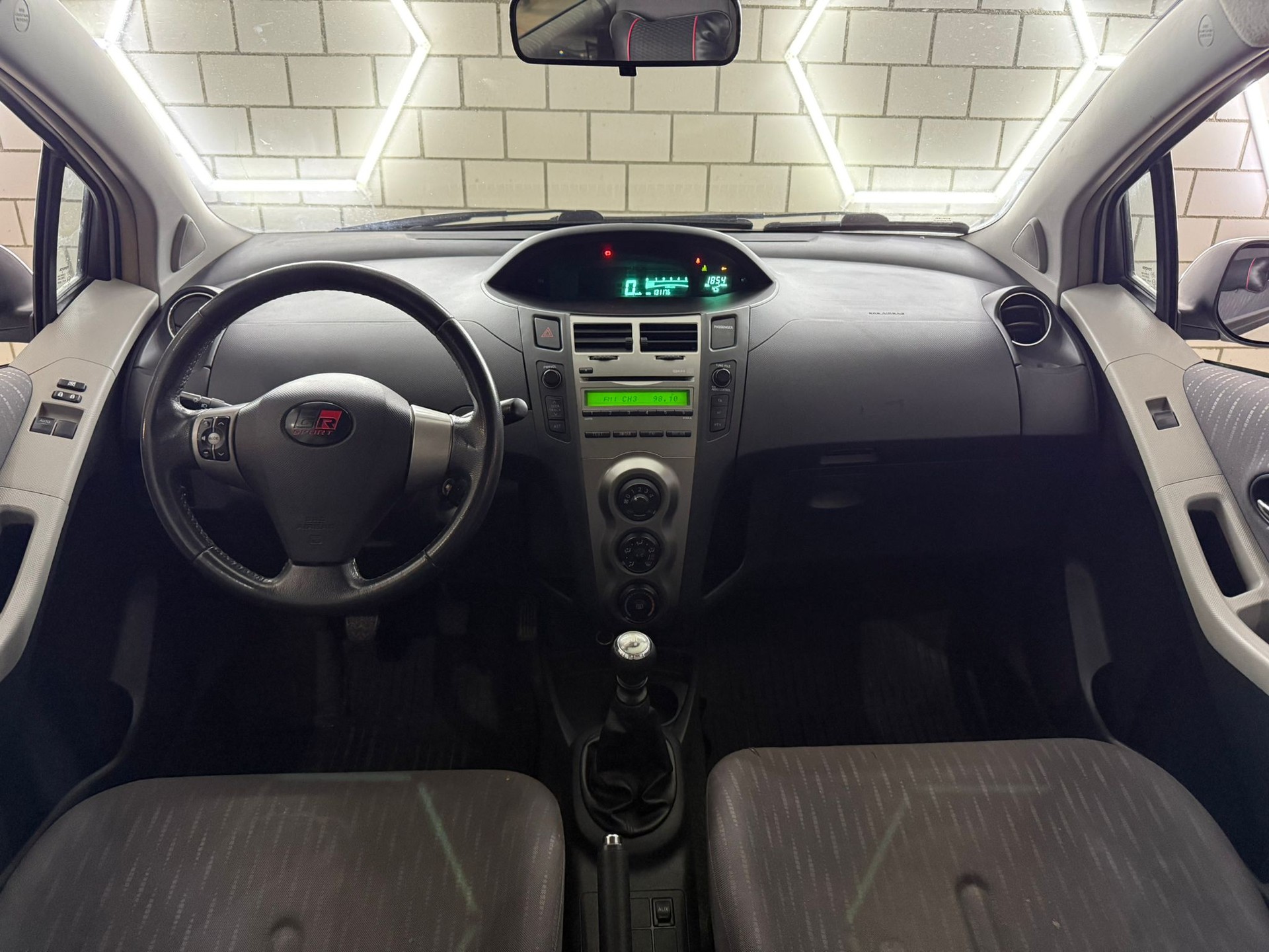TOYOTA Yaris 1.4 D-4D Linea Luna-image-8
