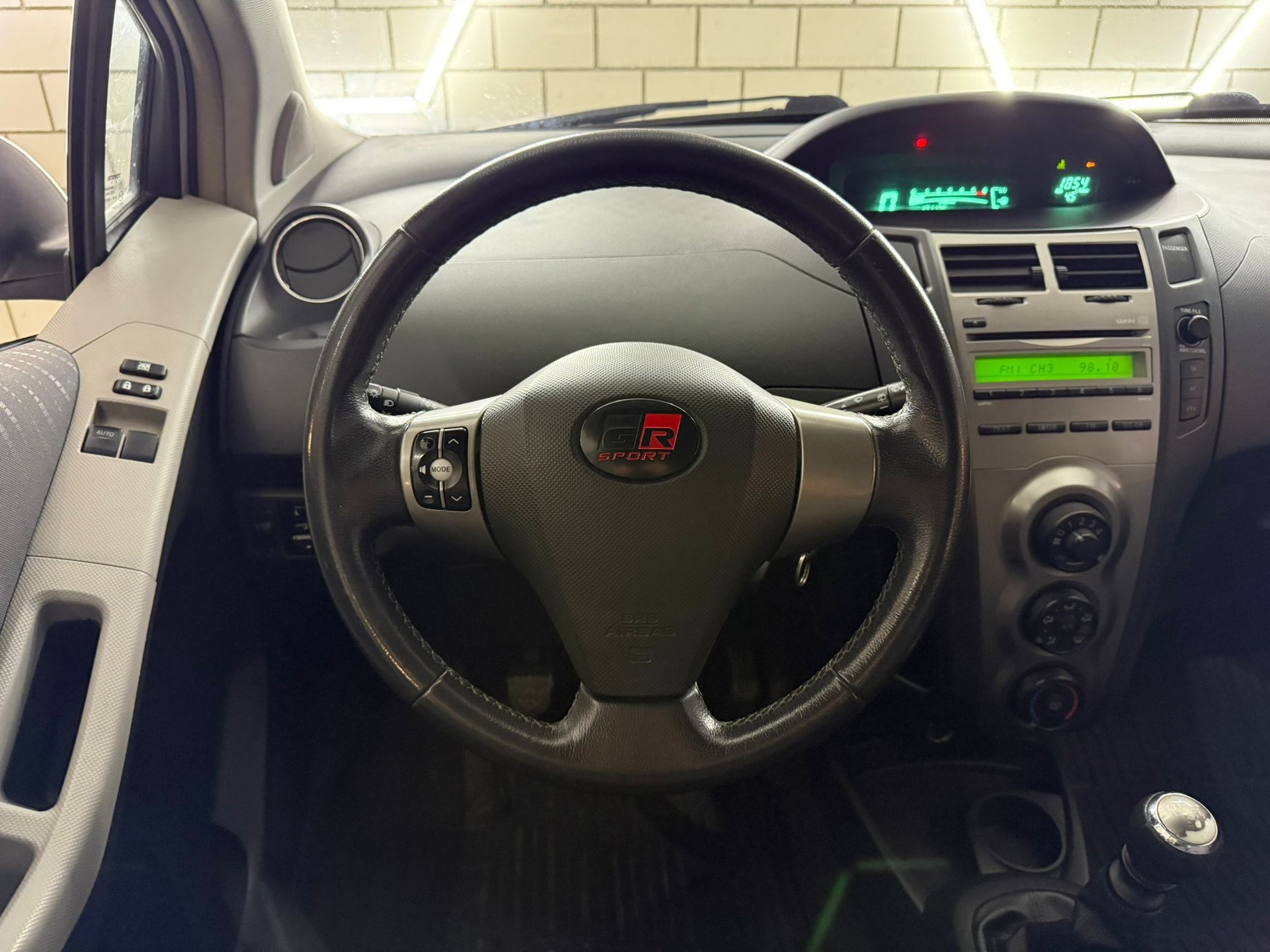 TOYOTA Yaris 1.4 D-4D Linea Luna-image-7