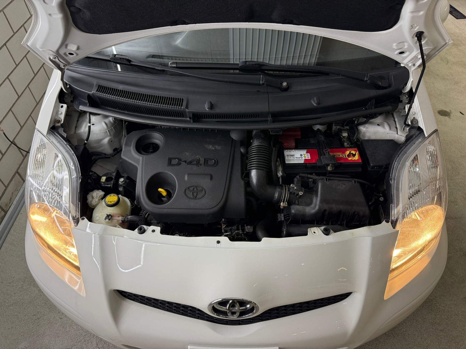 TOYOTA Yaris 1.4 D-4D Linea Luna-image-13
