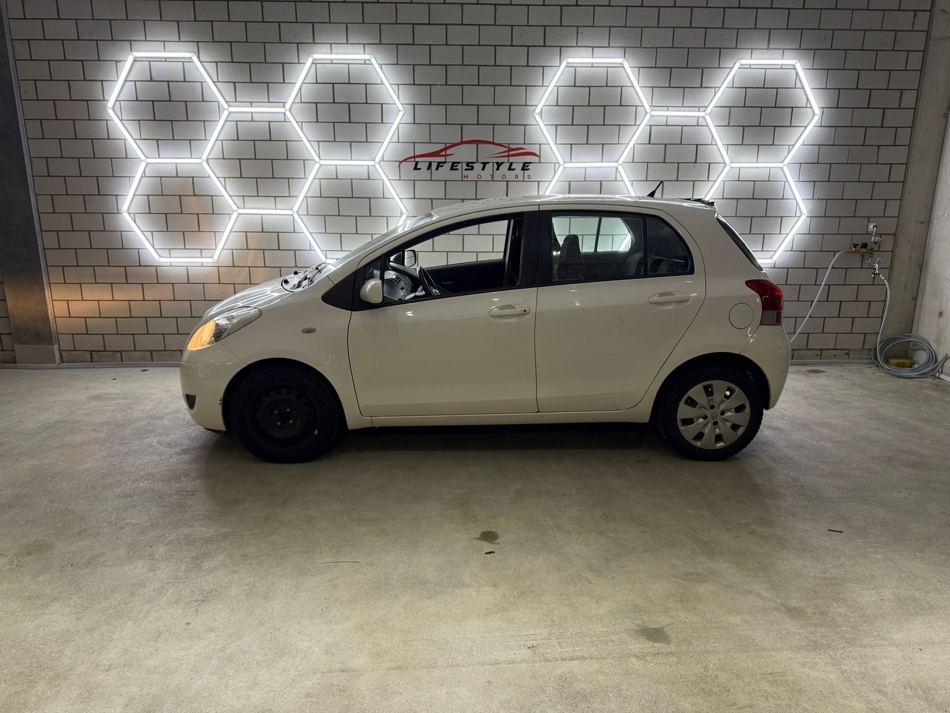 TOYOTA Yaris 1.4 D-4D Linea Luna-image-1