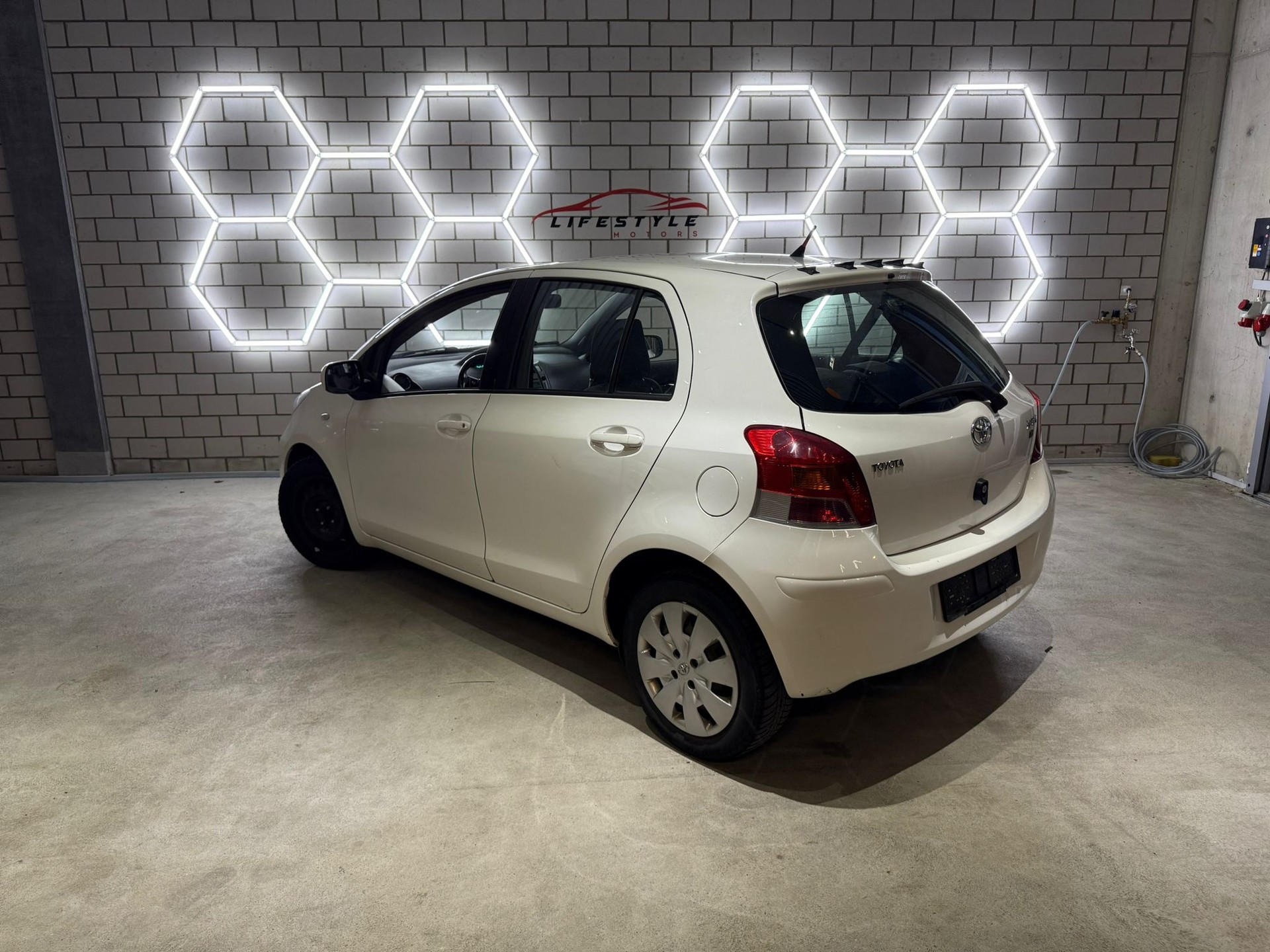 TOYOTA Yaris 1.4 D-4D Linea Luna-image-2