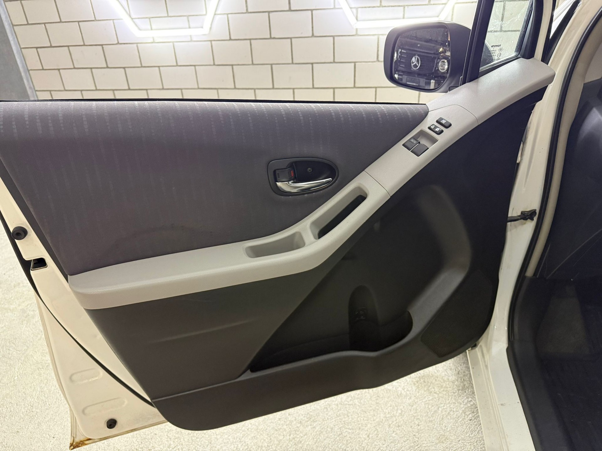 TOYOTA Yaris 1.4 D-4D Linea Luna-image-5