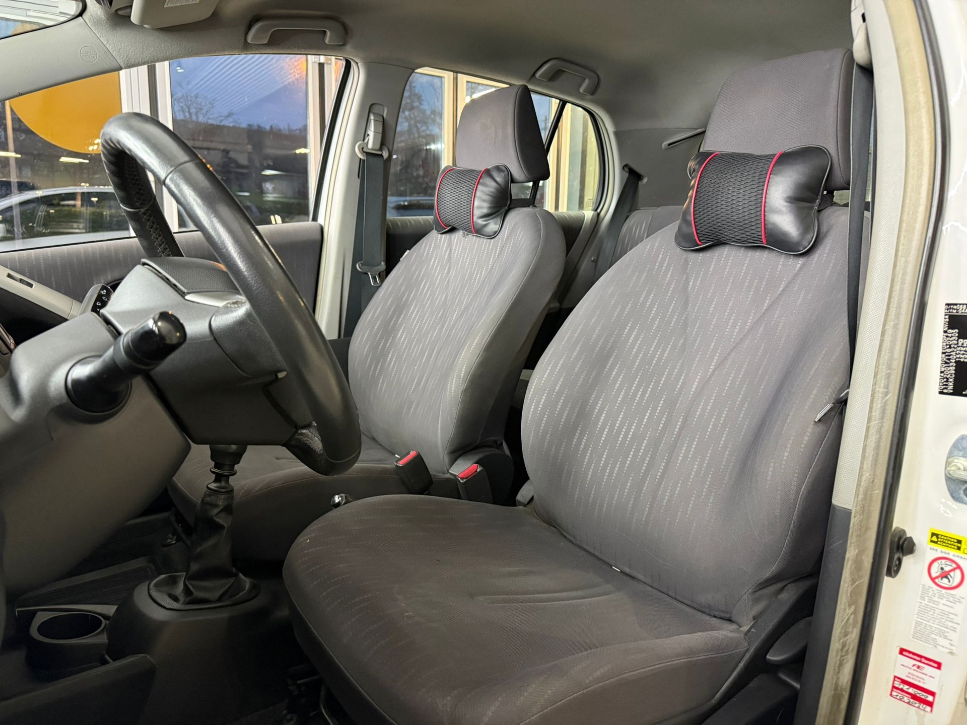 TOYOTA Yaris 1.4 D-4D Linea Luna-image-10