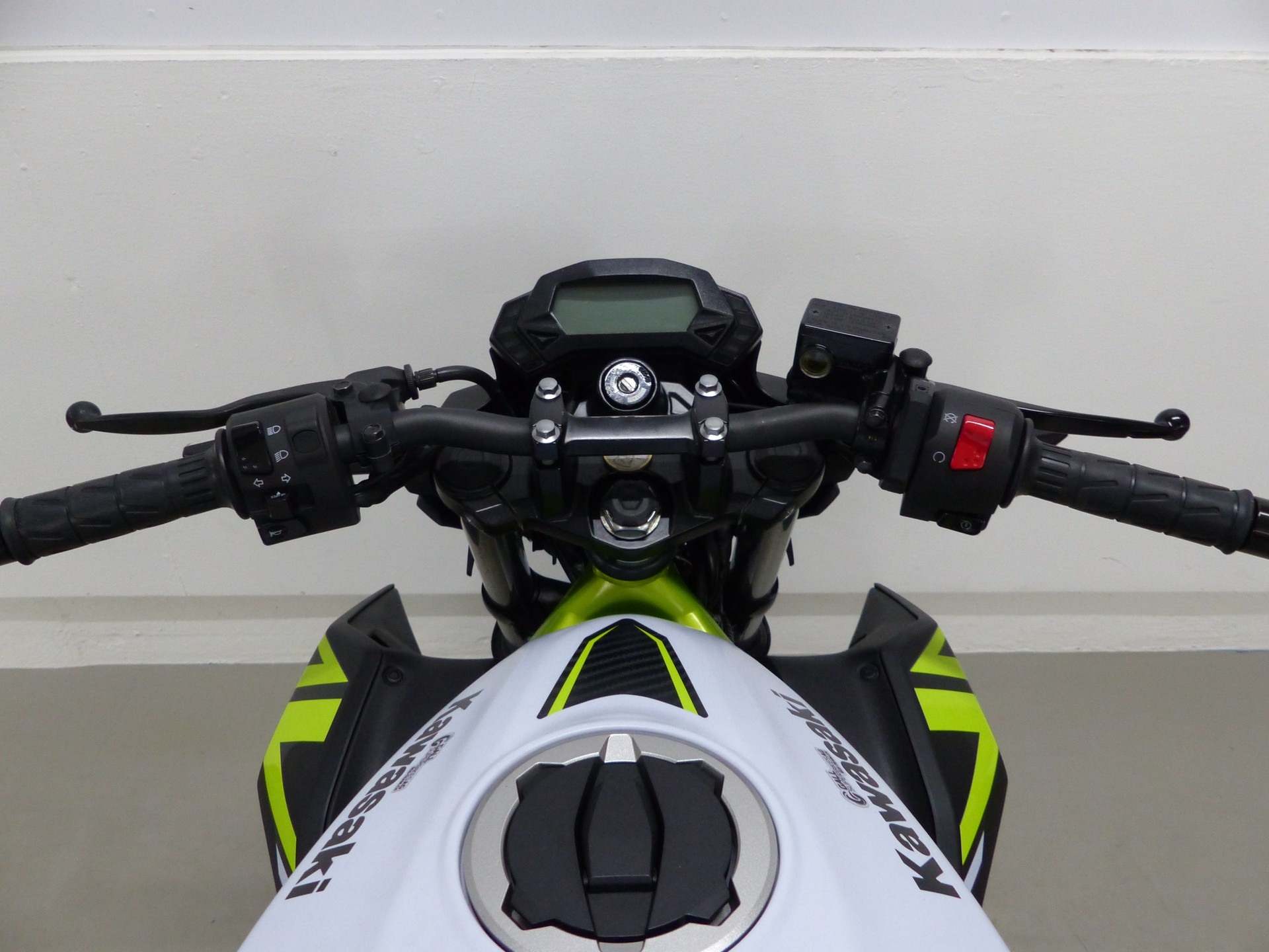 KAWASAKI Z 125 ABS mit Zubehör-image-4