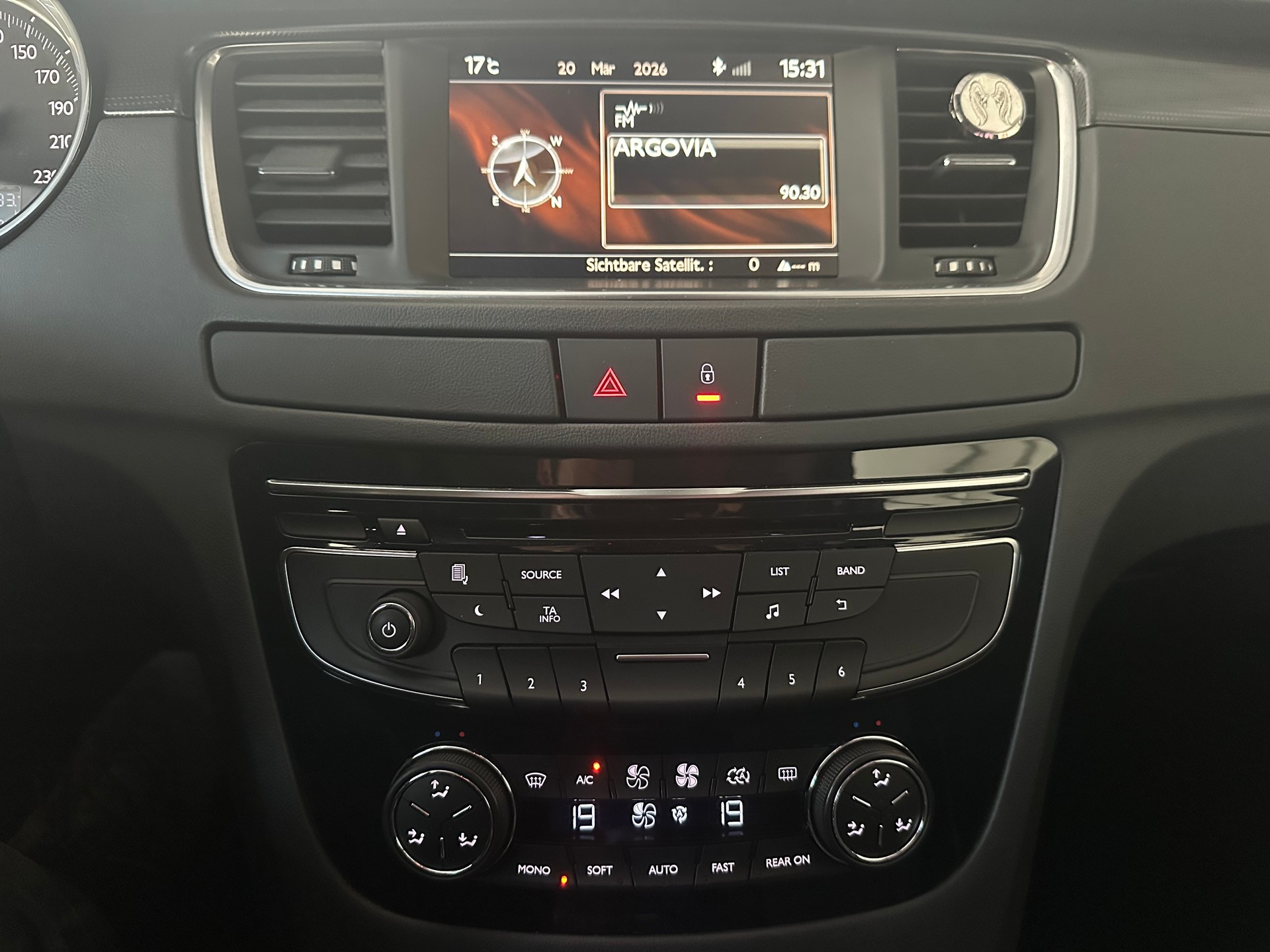 PEUGEOT 508 2.0 HDI Hybrid4 Allure EGS6-image-7