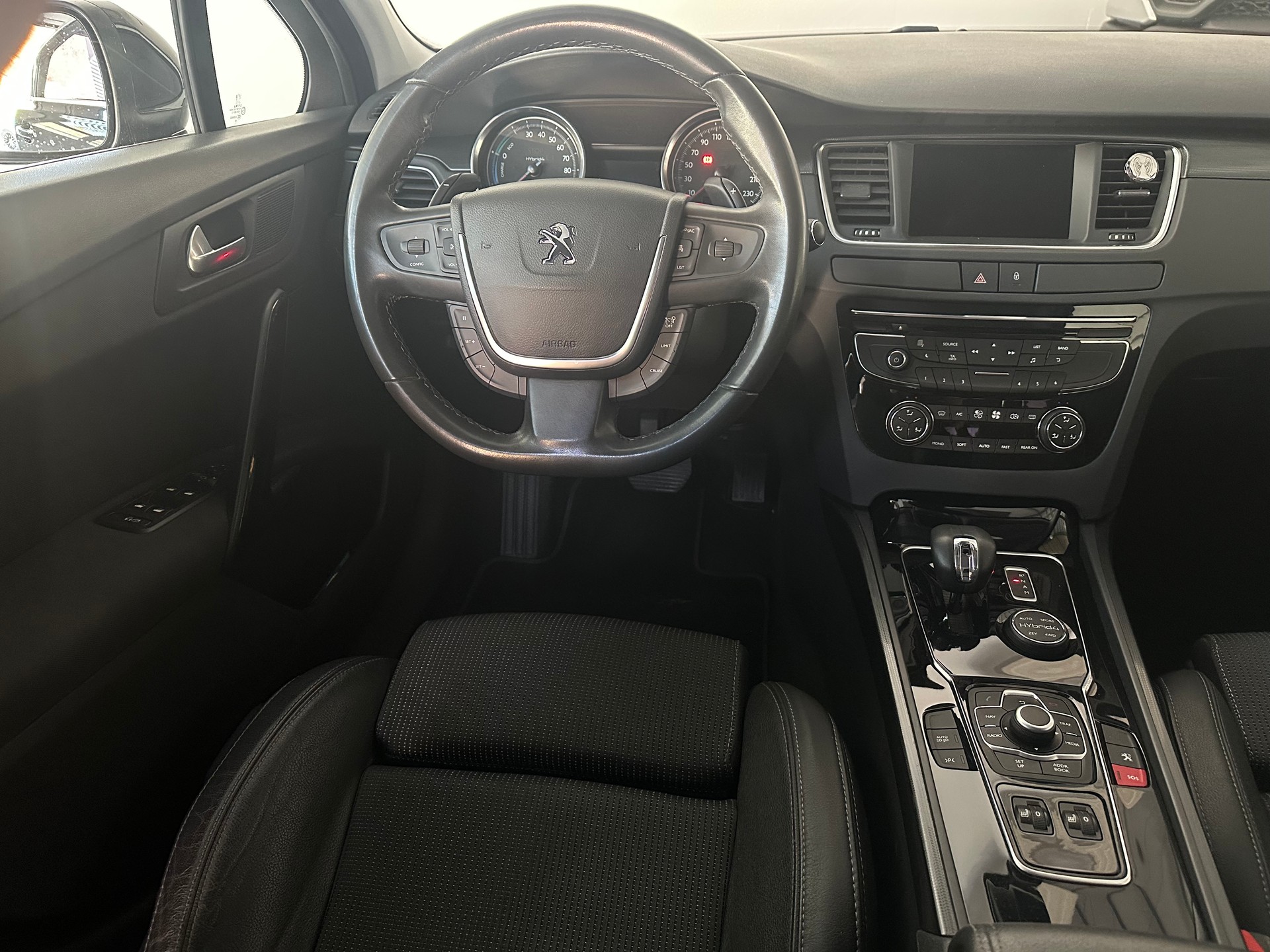 PEUGEOT 508 2.0 HDI Hybrid4 Allure EGS6-image-10