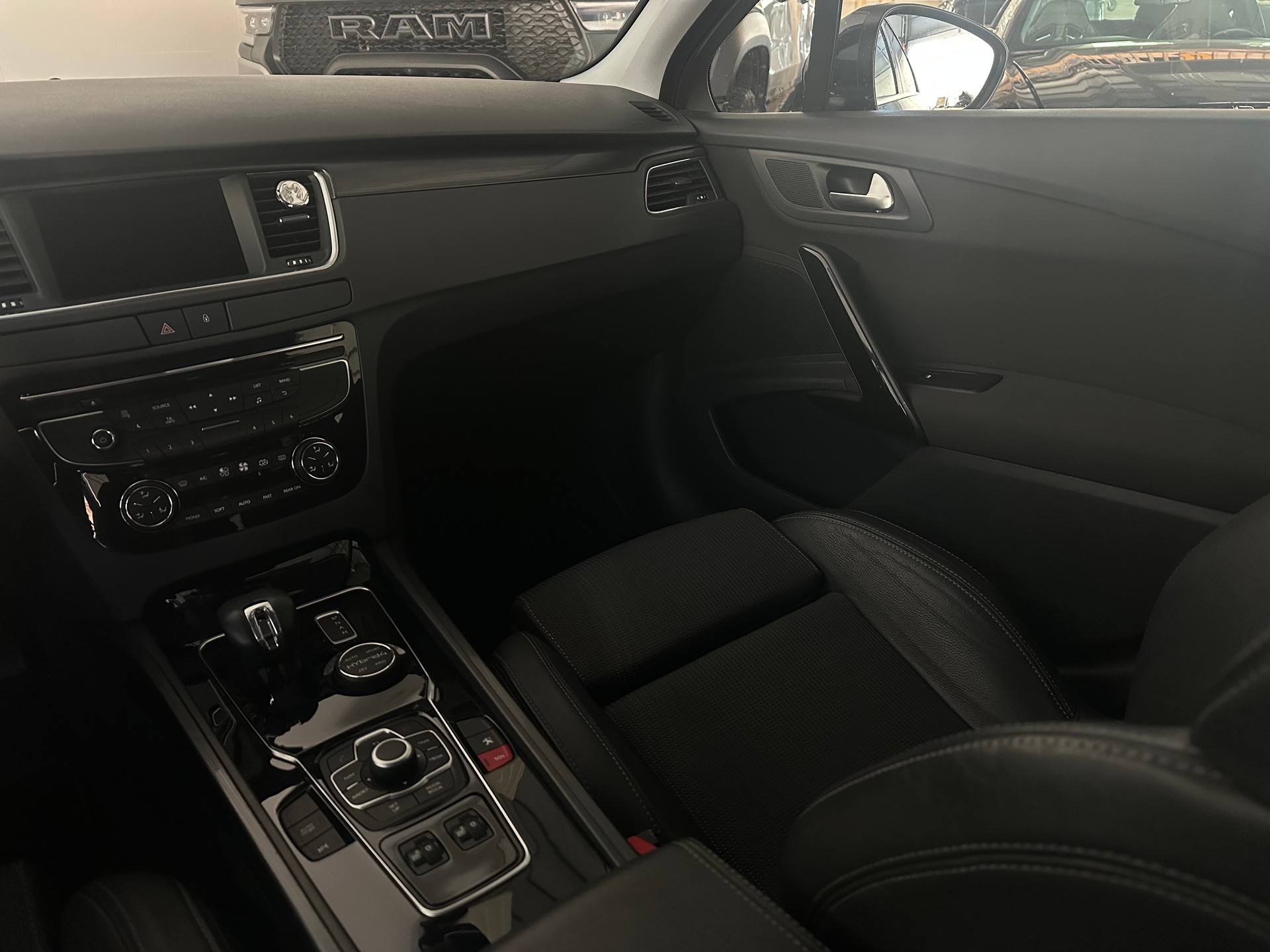 PEUGEOT 508 2.0 HDI Hybrid4 Allure EGS6-image-11