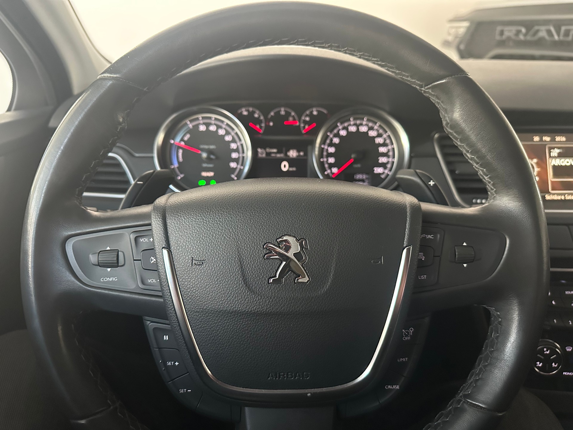 PEUGEOT 508 2.0 HDI Hybrid4 Allure EGS6-image-6