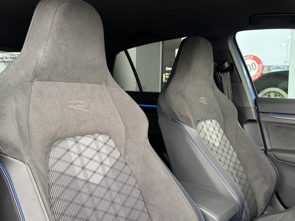 VW Golf VIII 1.5 eTSi mHEV R-Line-image-9