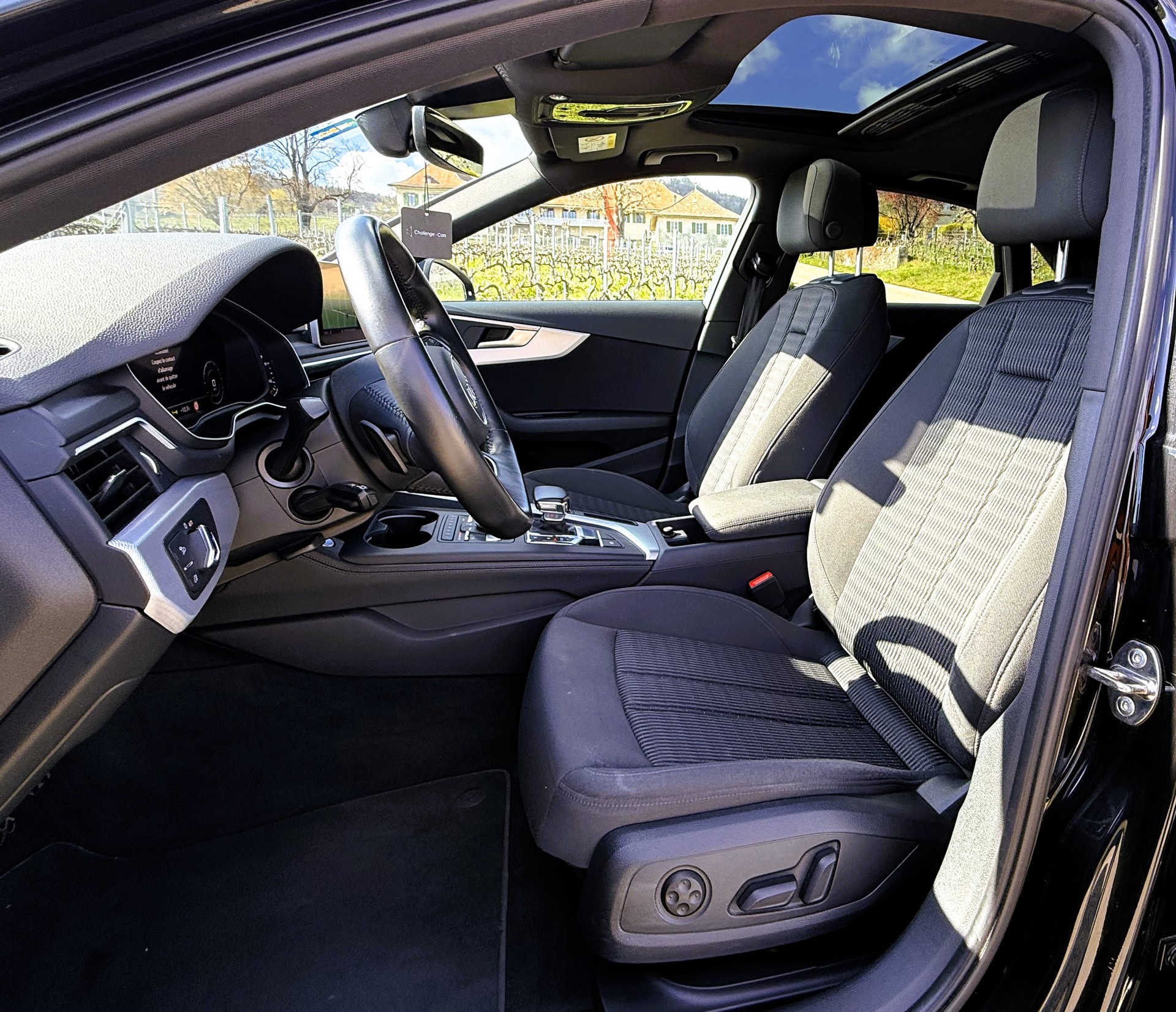 AUDI A4 Limousine 2.0 TDI Design S-tronic-image-11