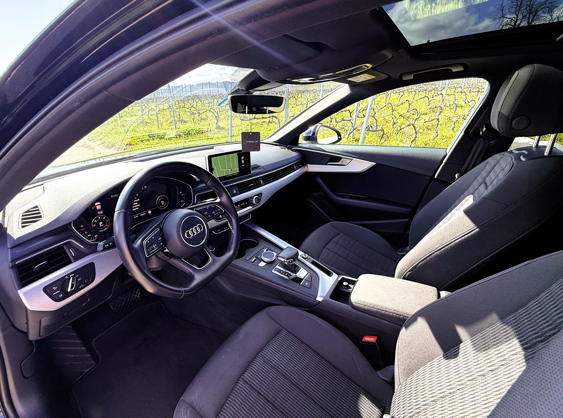 AUDI A4 Limousine 2.0 TDI Design S-tronic-image-12