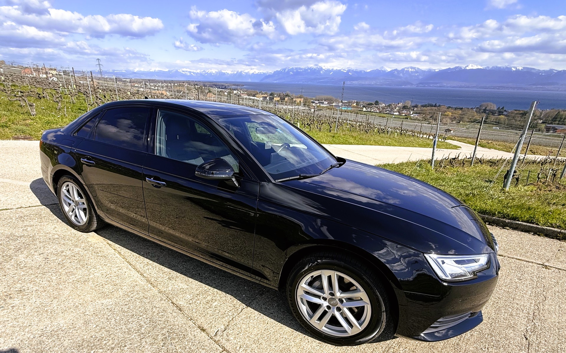 AUDI A4 Limousine 2.0 TDI Design S-tronic-image-4