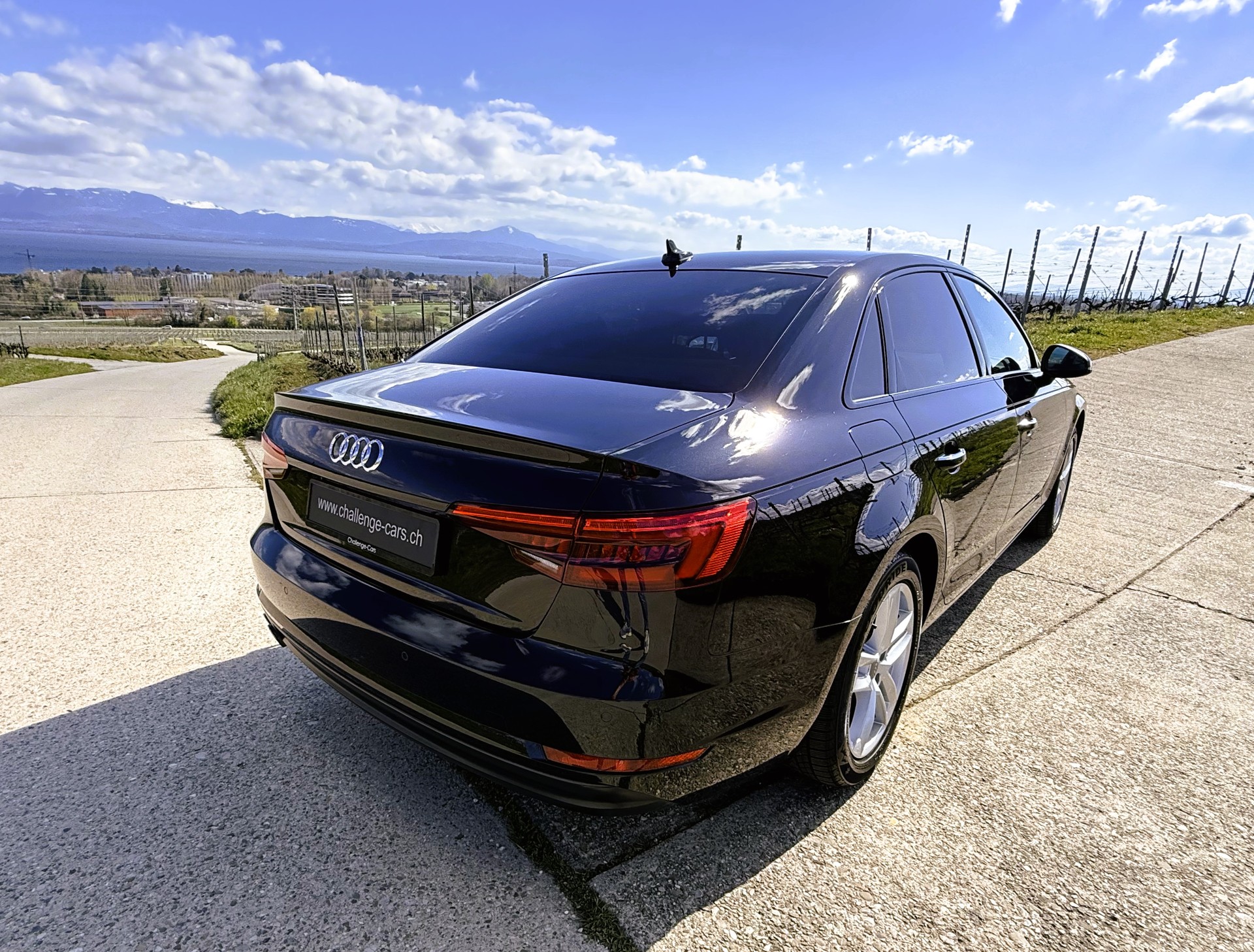 AUDI A4 Limousine 2.0 TDI Design S-tronic-image-7