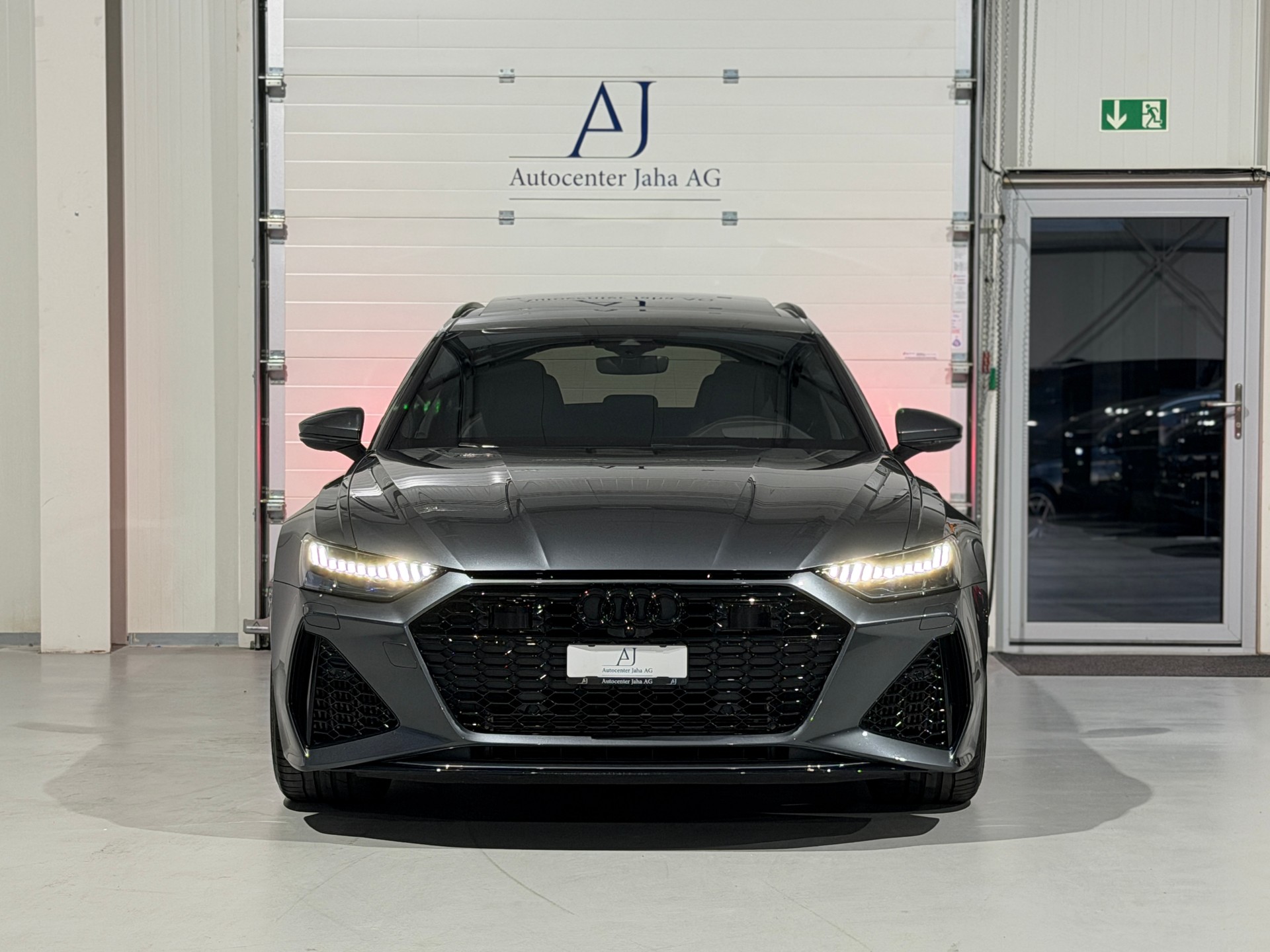 AUDI RS6 Avant 4.0 TFSI V8 quattro (AHK 2.1T)-image-4