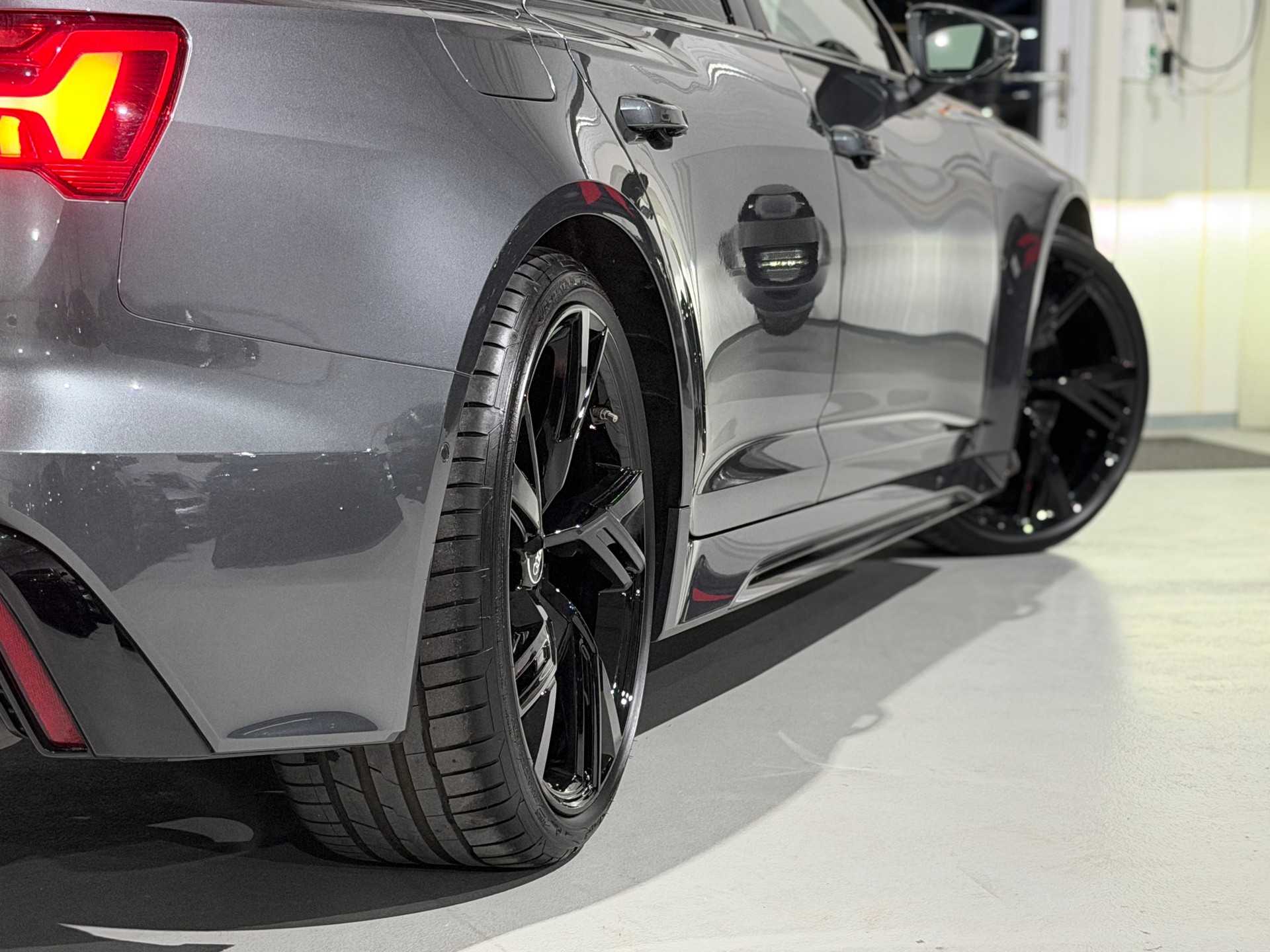 AUDI RS6 Avant 4.0 TFSI V8 quattro (AHK 2.1T)-image-7
