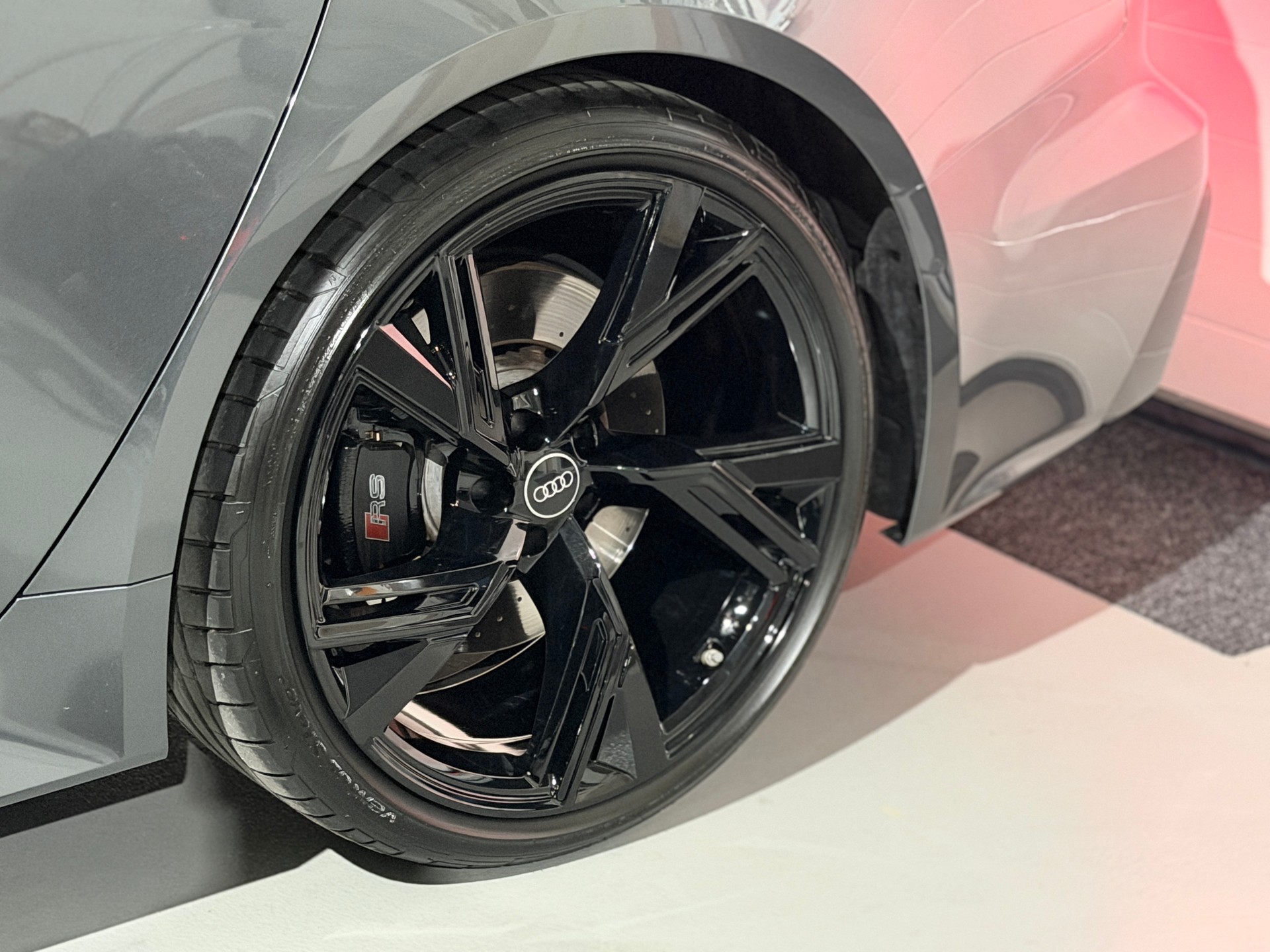 AUDI RS6 Avant 4.0 TFSI V8 quattro (AHK 2.1T)-image-5