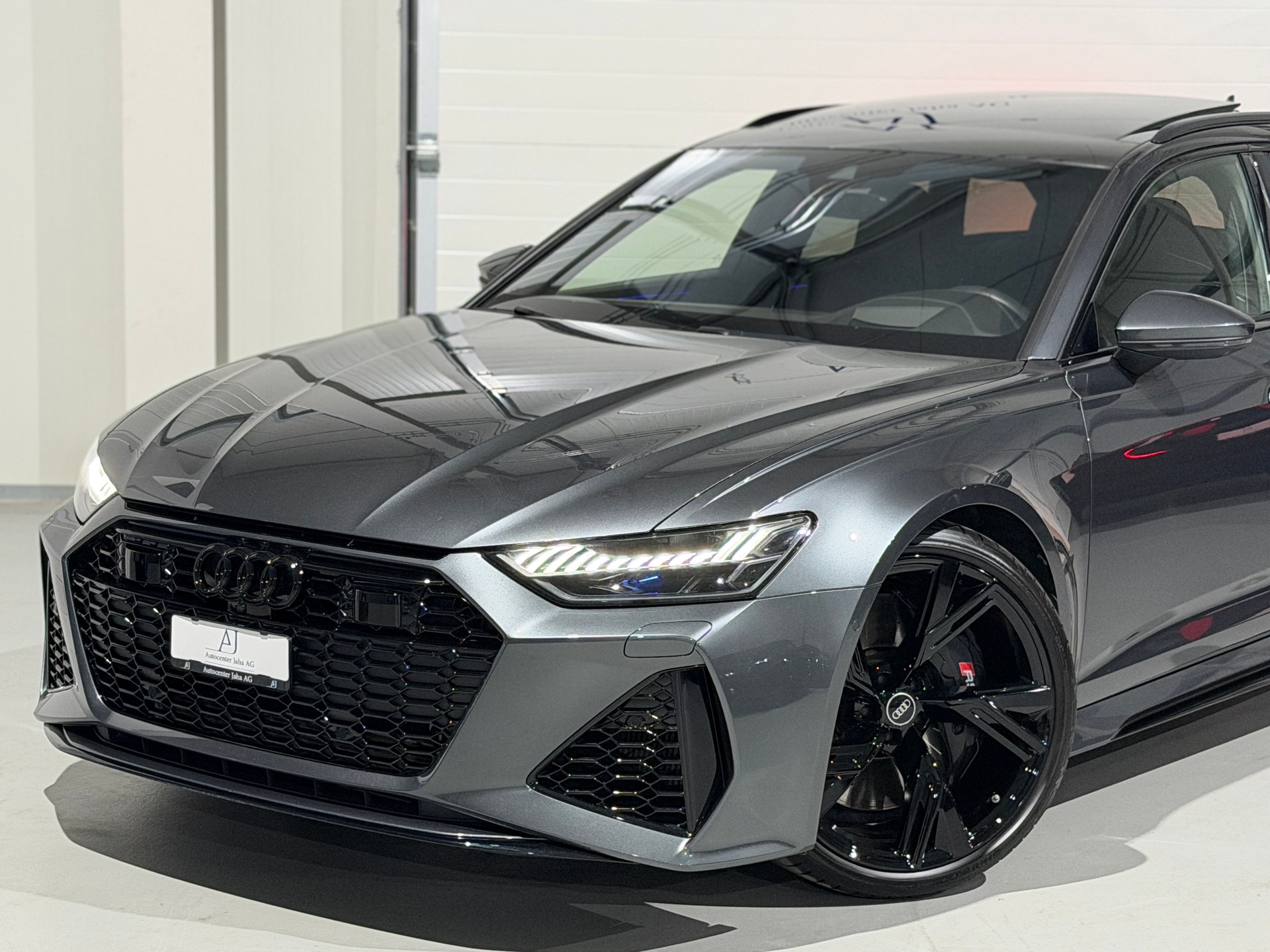 AUDI RS6 Avant 4.0 TFSI V8 quattro (AHK 2.1T)-image-1