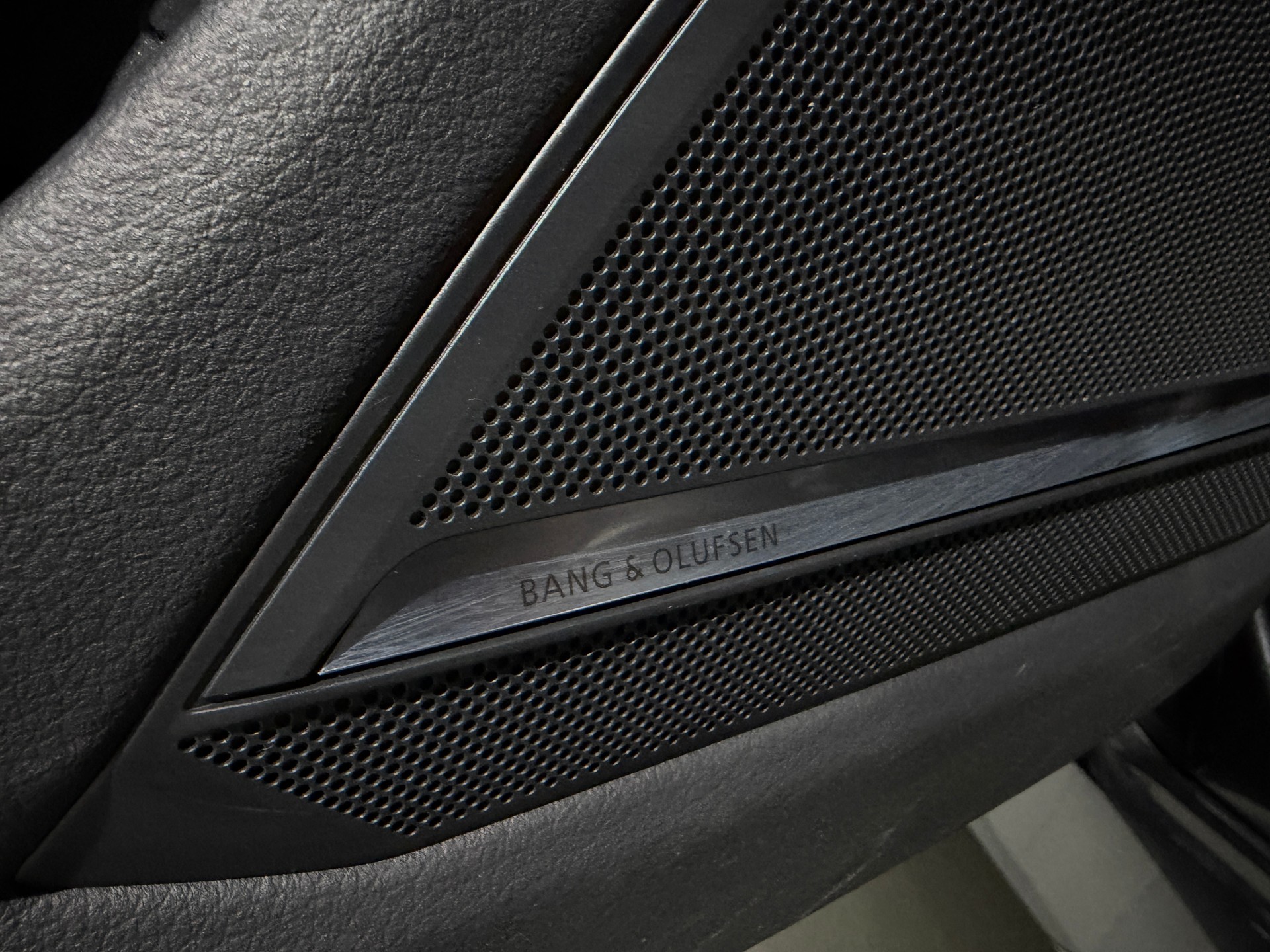 AUDI RS6 Avant 4.0 TFSI V8 quattro (AHK 2.1T)-image-16