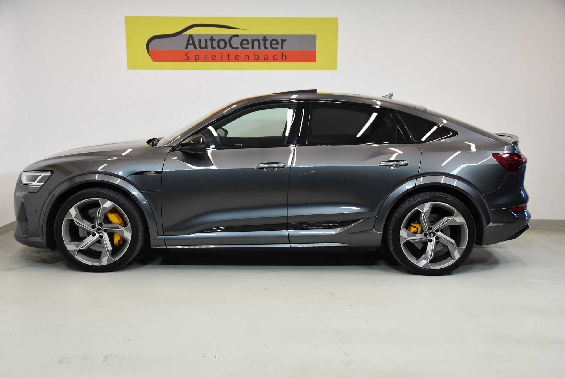 AUDI e-tron S Sportback quattro-image-12