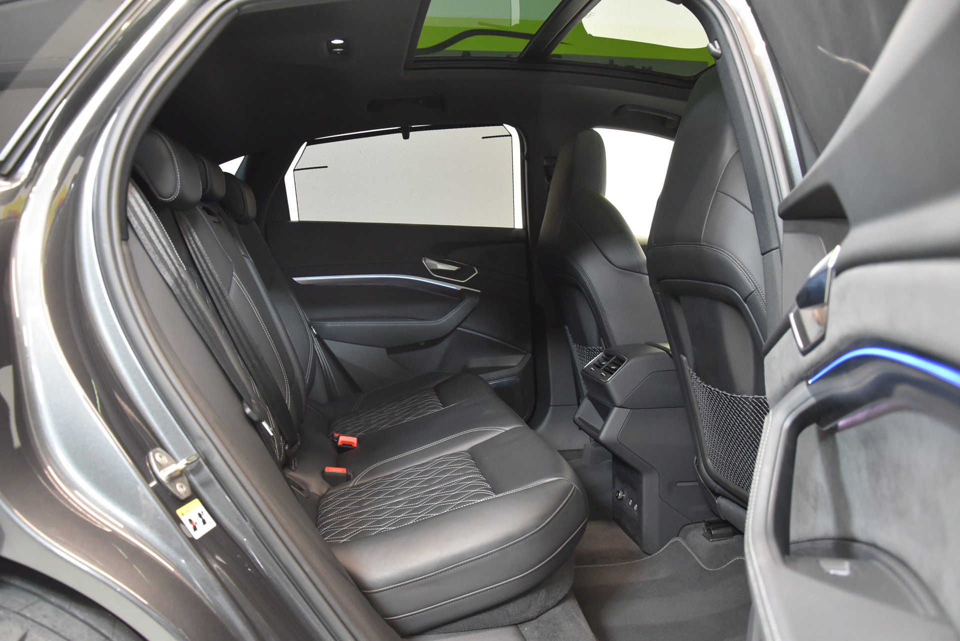 AUDI e-tron S Sportback quattro-image-6