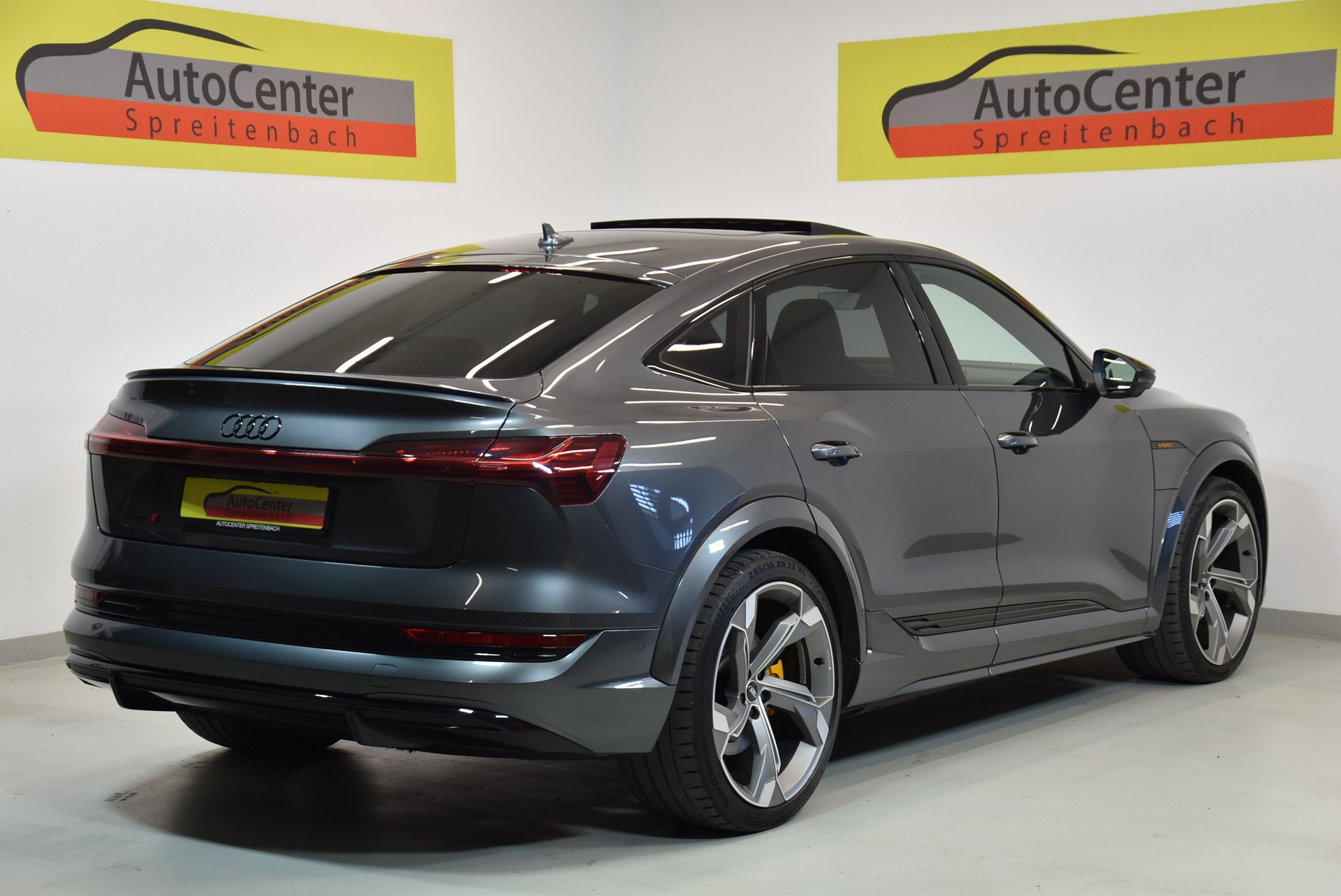 AUDI e-tron S Sportback quattro-image-13