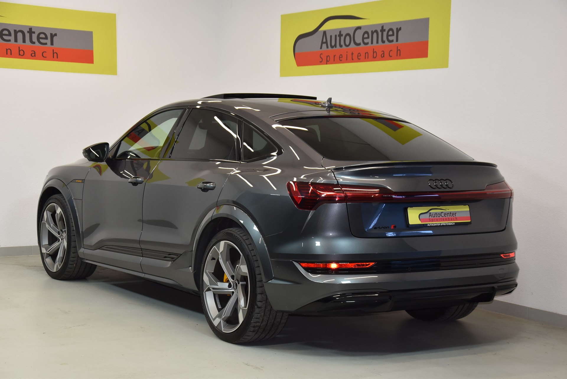 AUDI e-tron S Sportback quattro-image-11