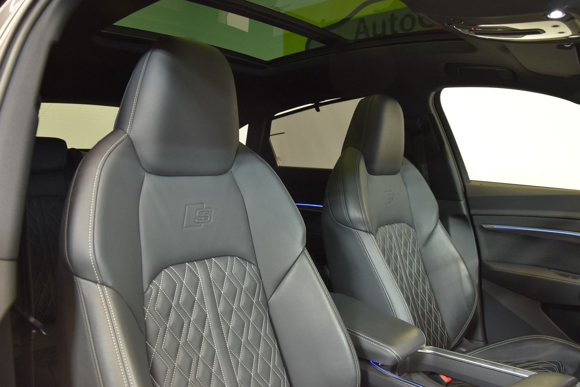 AUDI e-tron S Sportback quattro-image-3