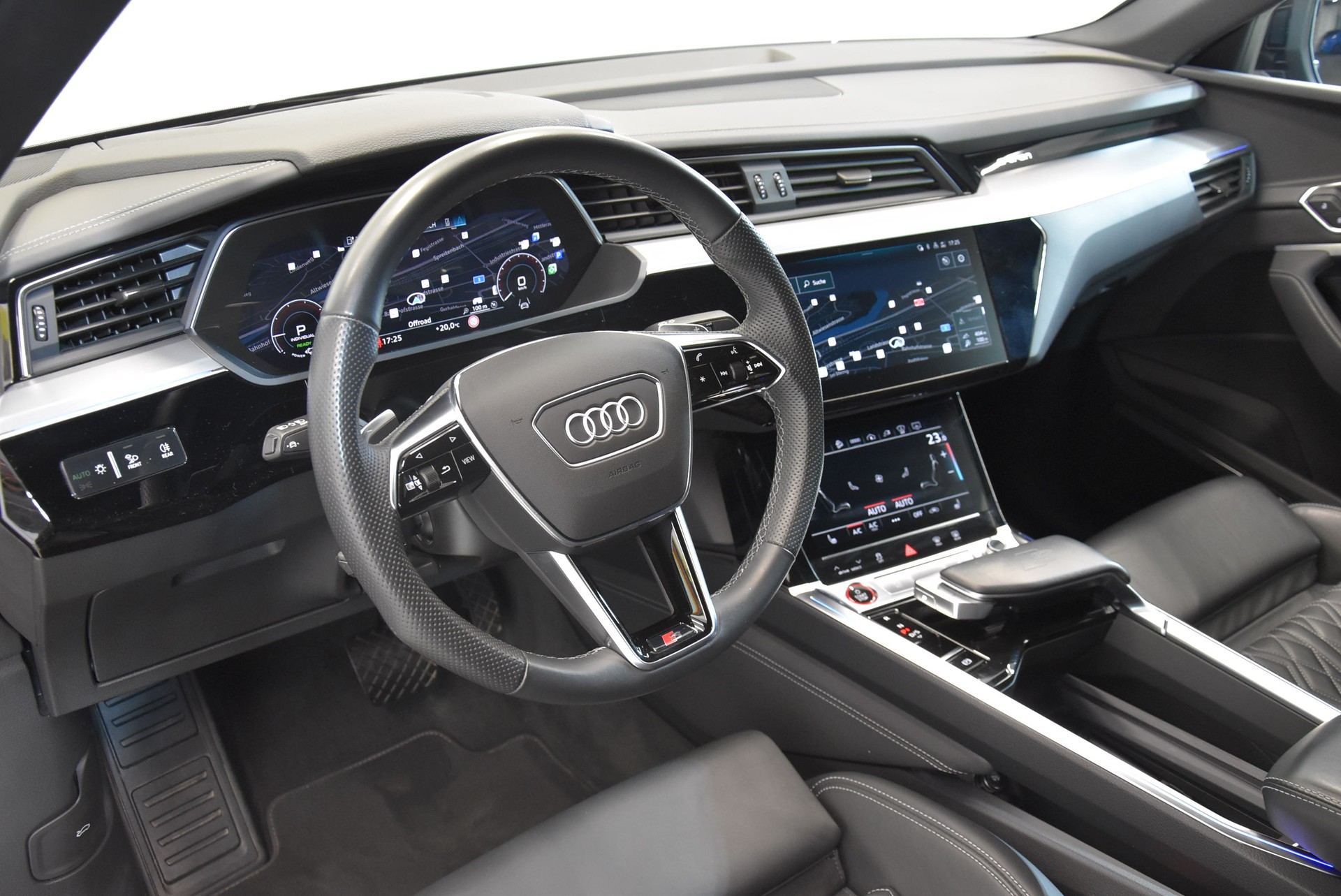 AUDI e-tron S Sportback quattro-image-5