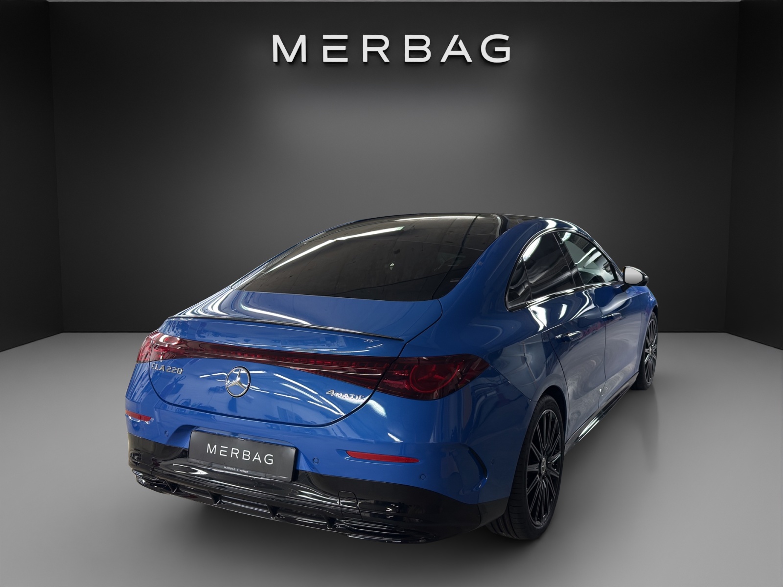 MERCEDES-BENZ CLA 220 4MATIC-image-4