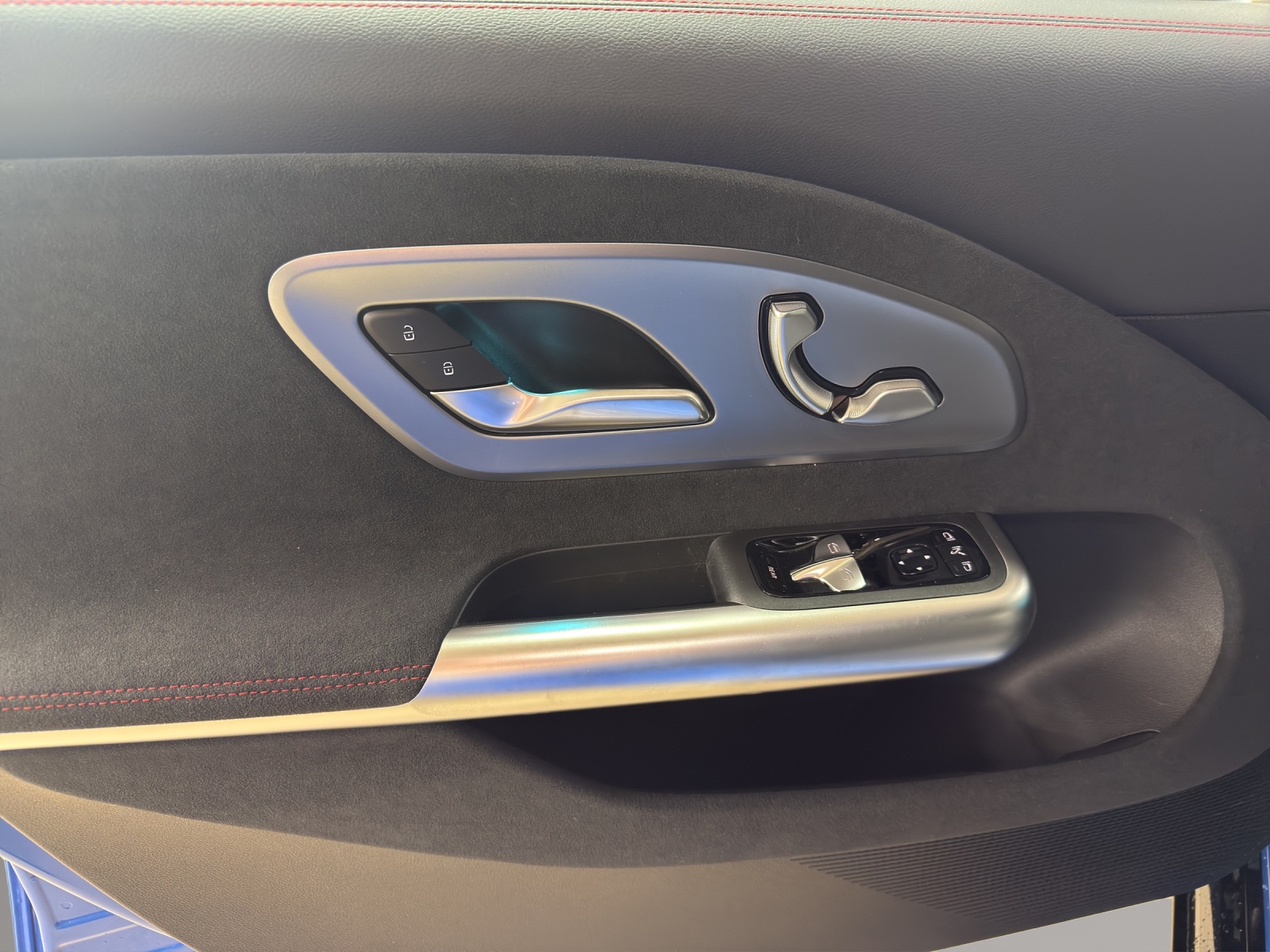 MERCEDES-BENZ CLA 220 4MATIC-image-12
