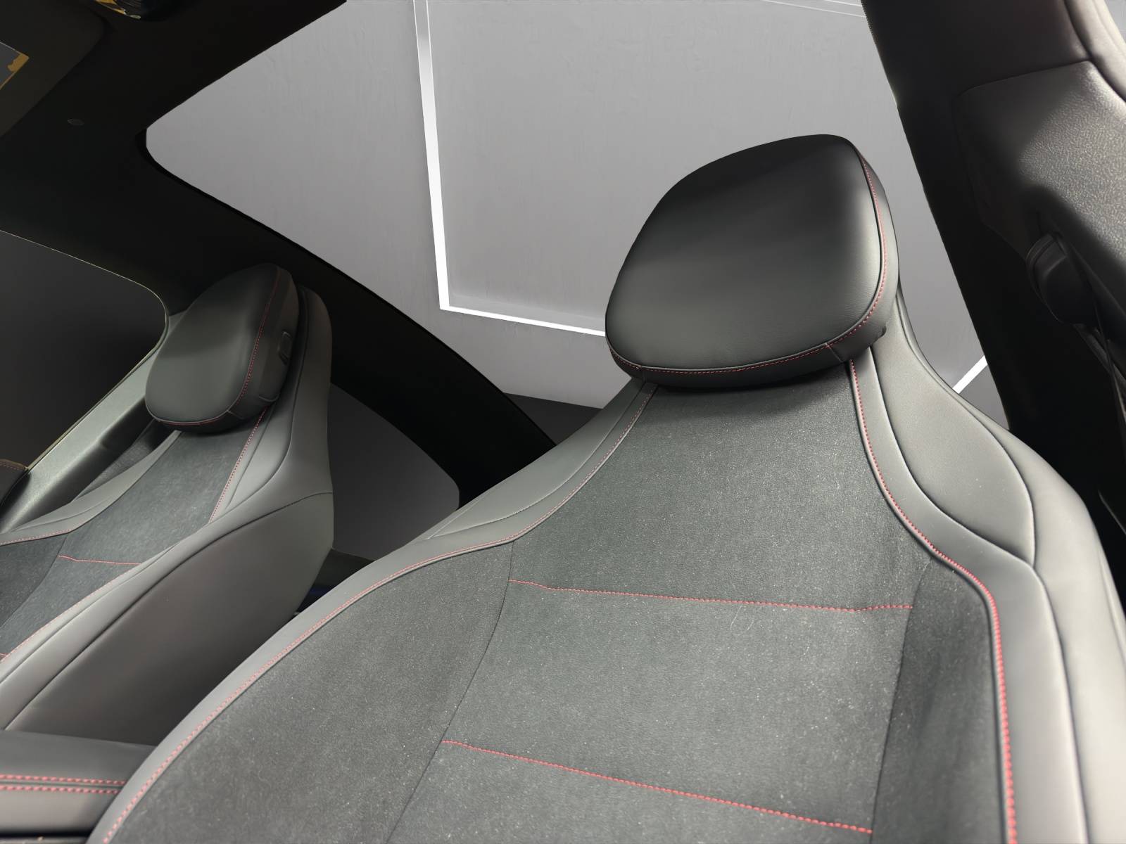 MERCEDES-BENZ CLA 220 4MATIC-image-13