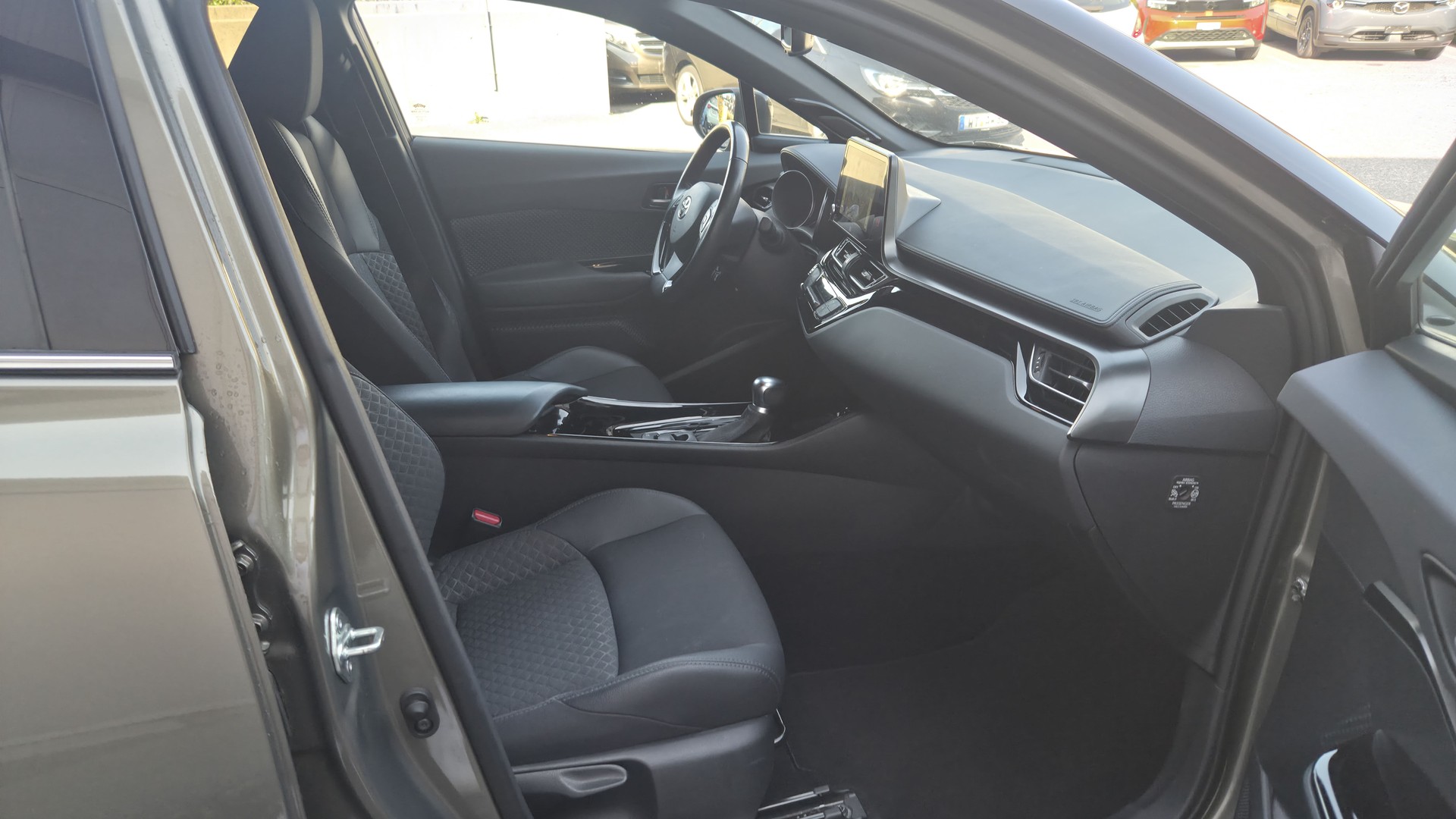 TOYOTA C-HR 1.8 HSD CVT Trend-image-12