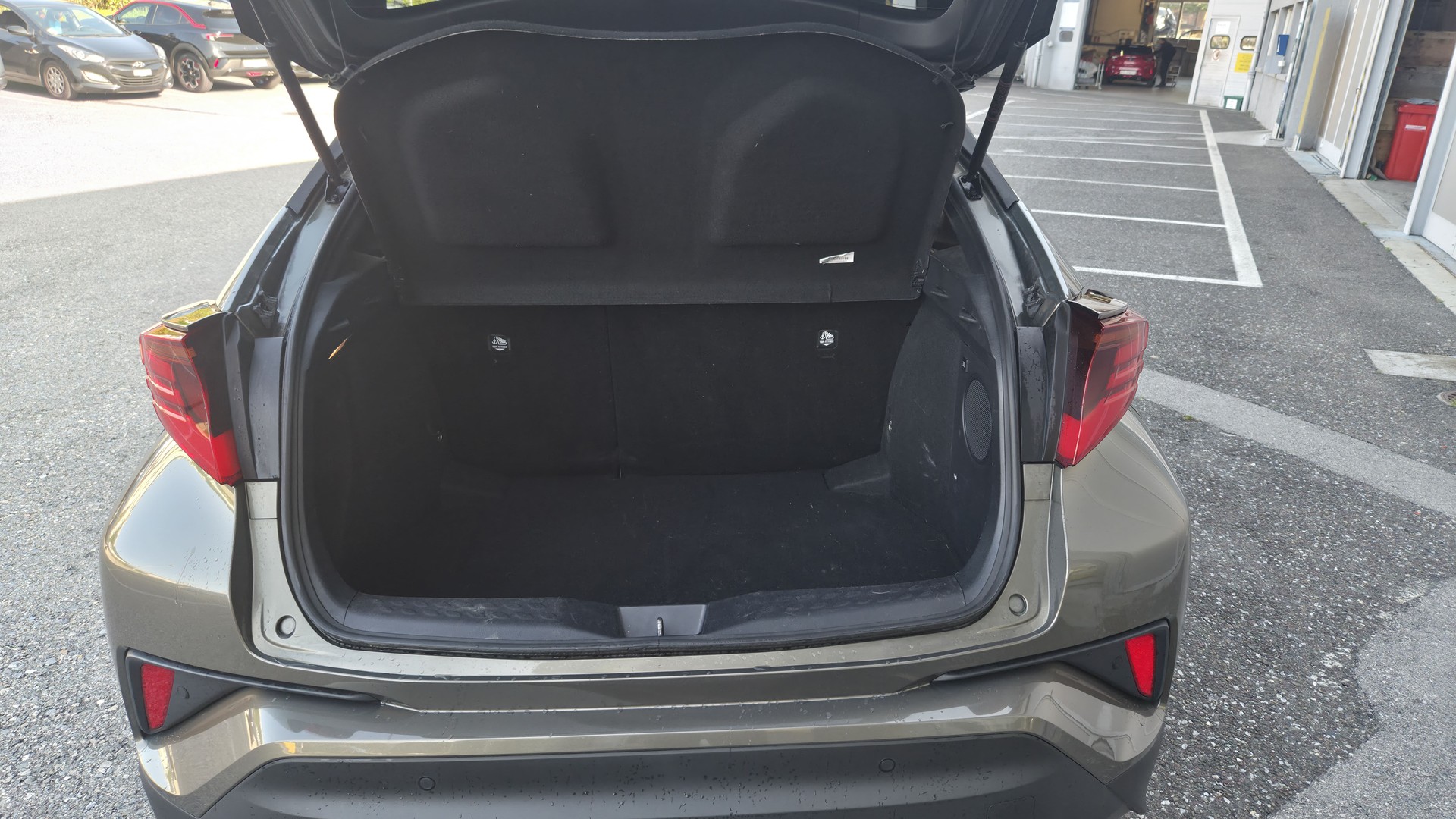 TOYOTA C-HR 1.8 HSD CVT Trend-image-14