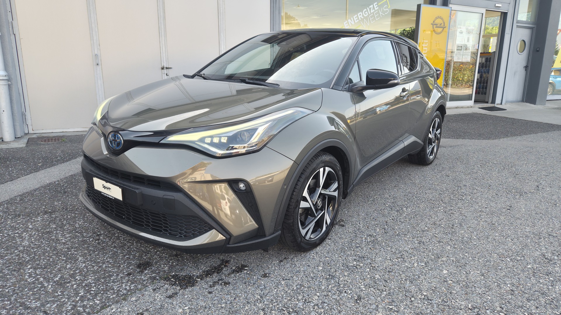 TOYOTA C-HR 1.8 HSD CVT Trend-image-2